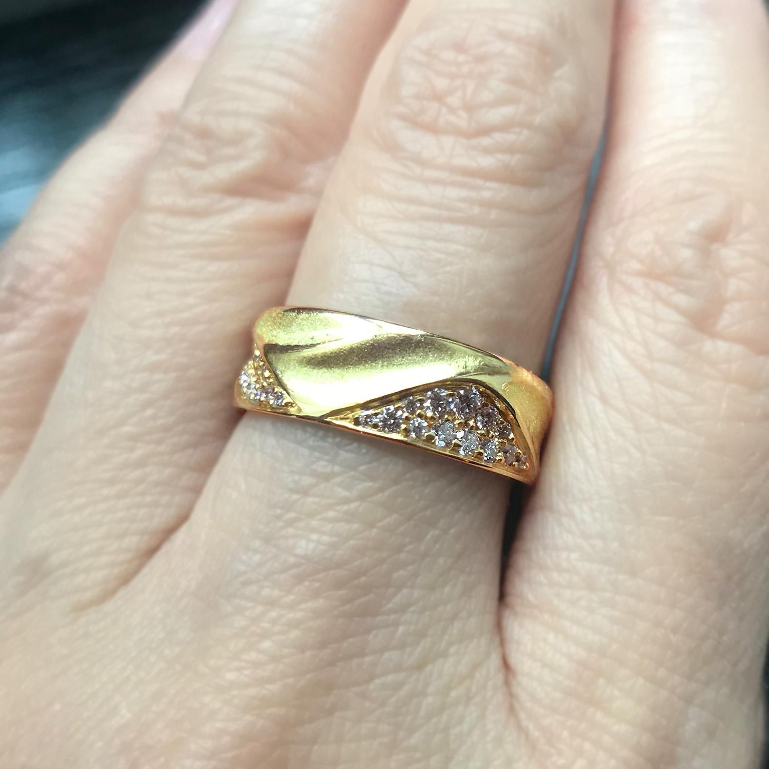 For Sale:  Small 18 Karat Yellow Gold Eternal Dune Band Ring with Diamonds from Keiko Mita 4