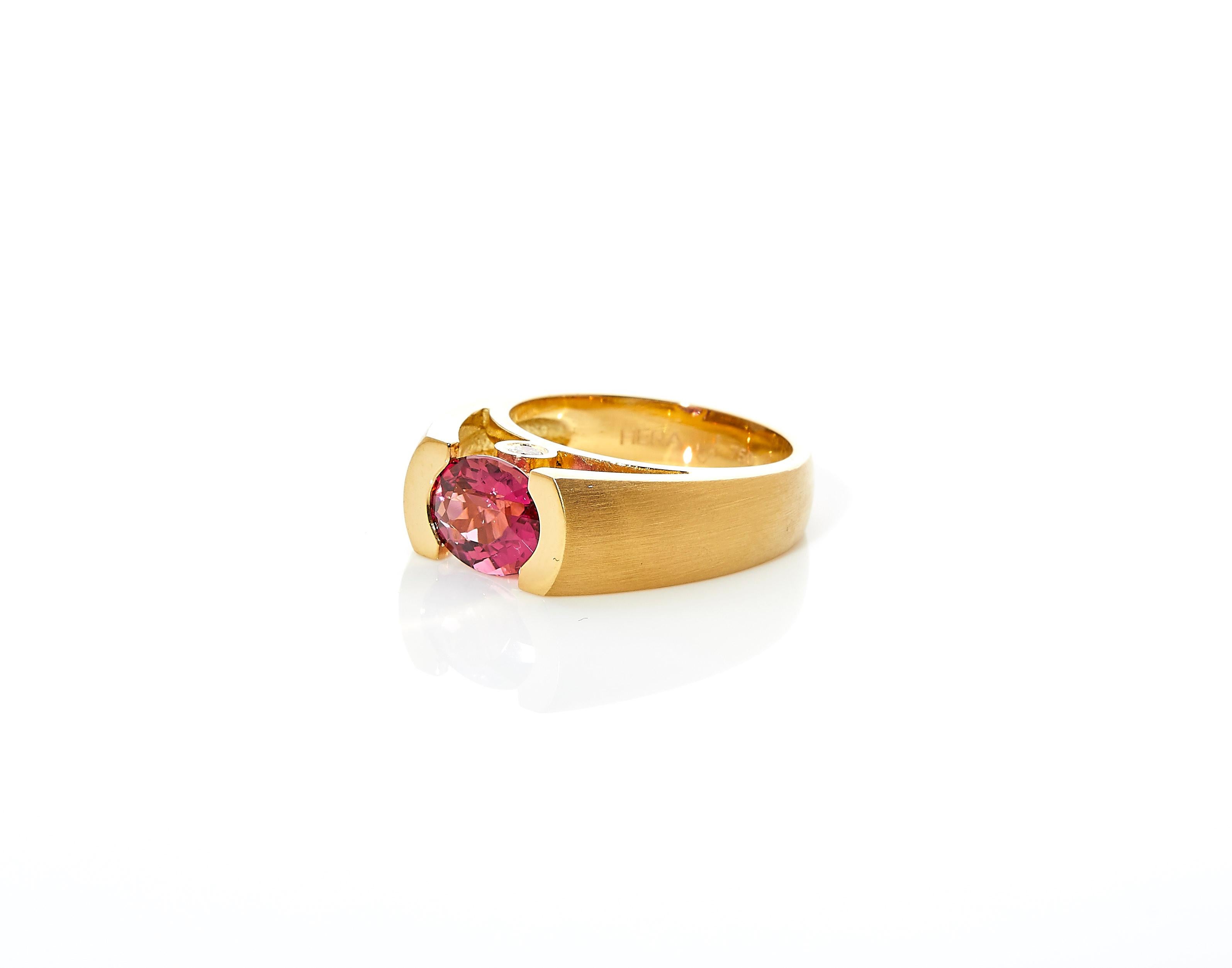 Contemporary 18 Karat Brushed Yellow Gold Ring with 1.73 Carat Pink Tourmaline and Diamonds For Sale