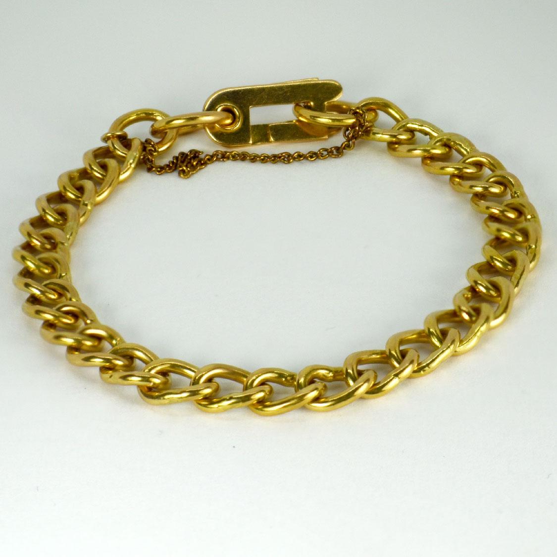 18 Karat Yellow Gold Faceted Curb Link Bracelet In Good Condition For Sale In London, GB
