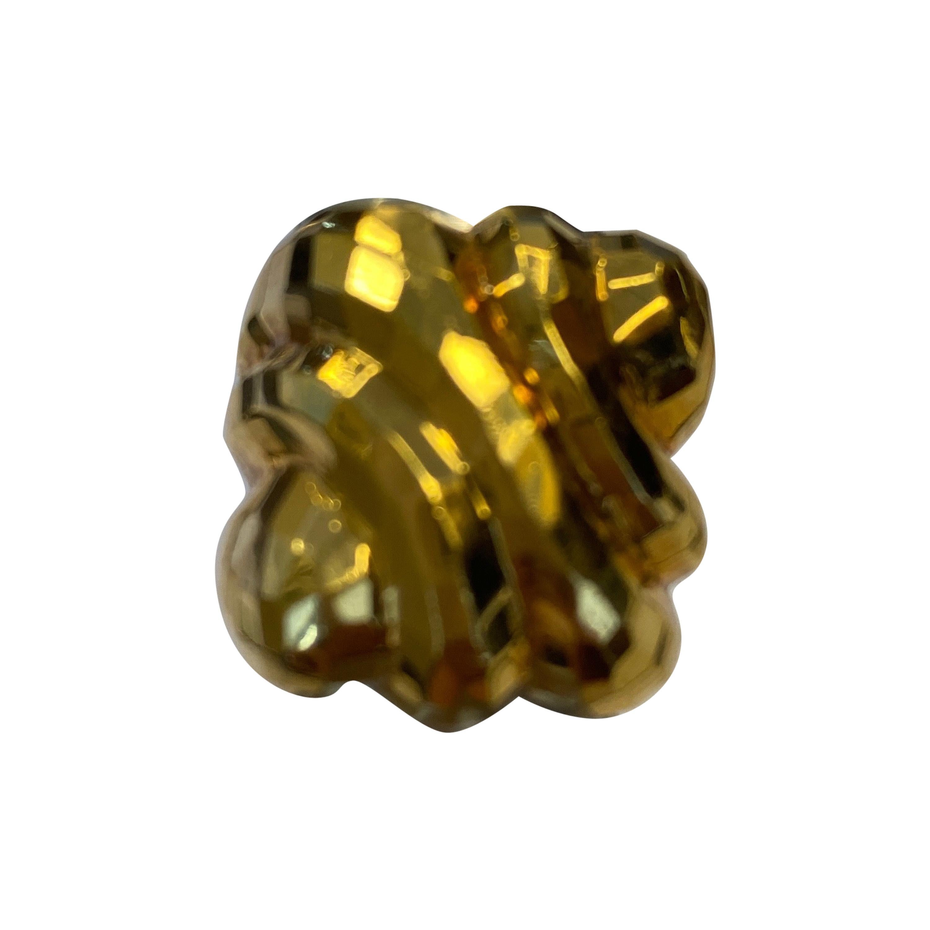 Bague contemporaine en or jaune 18 carats à motifs facettés en vente