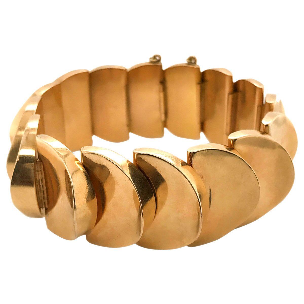 18 Karat Yellow Gold Fancy Link Semi Circle Bracelet For Sale 1