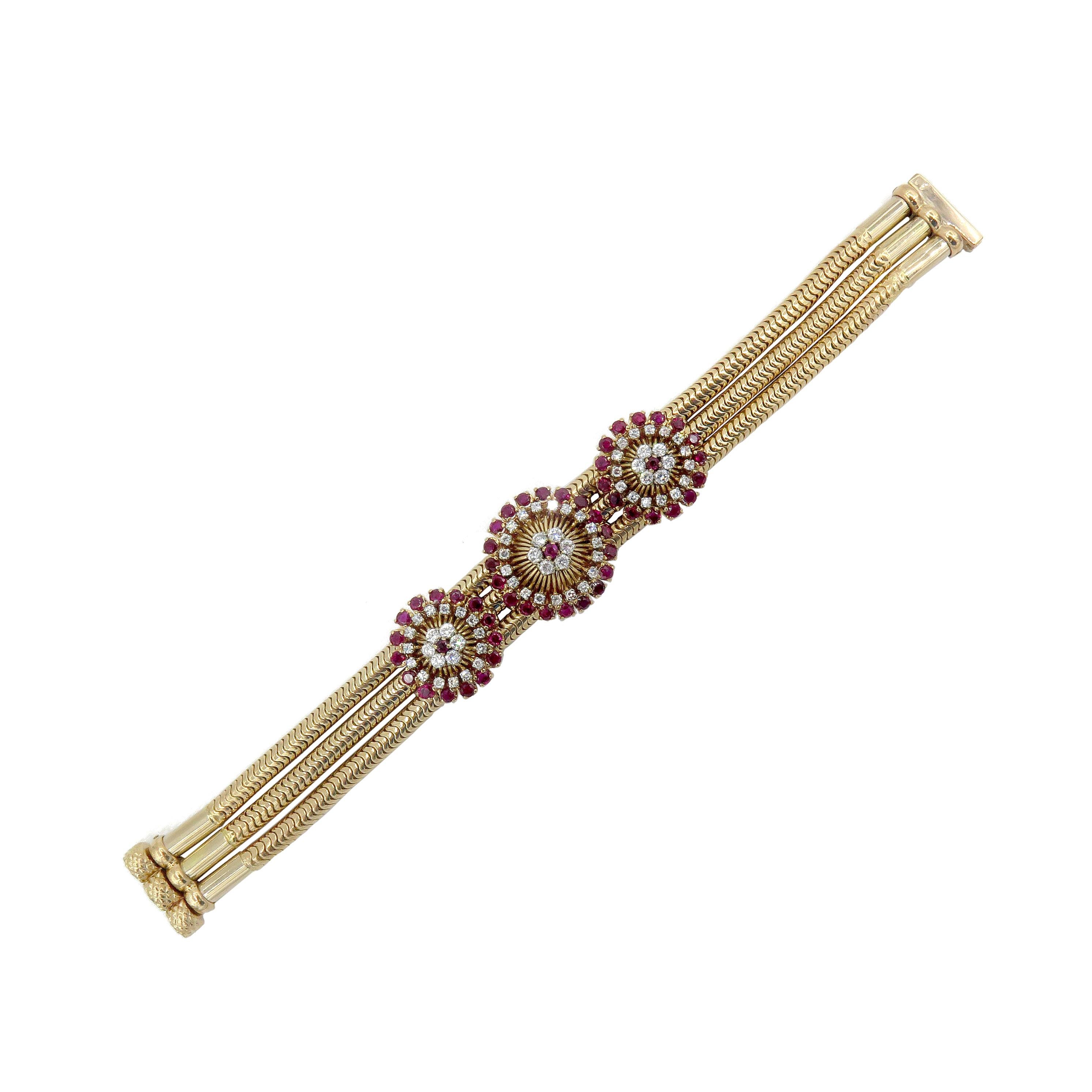 Mehrreihiges Armband aus 18 Karat Gelbgold mit ausgefallenem Rubin und Diamanten im Angebot