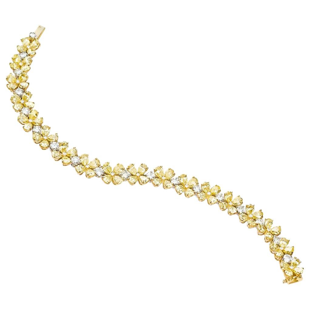 18 Karat Yellow Gold Fancy Yellow Pear Shape Diamond Bracelet