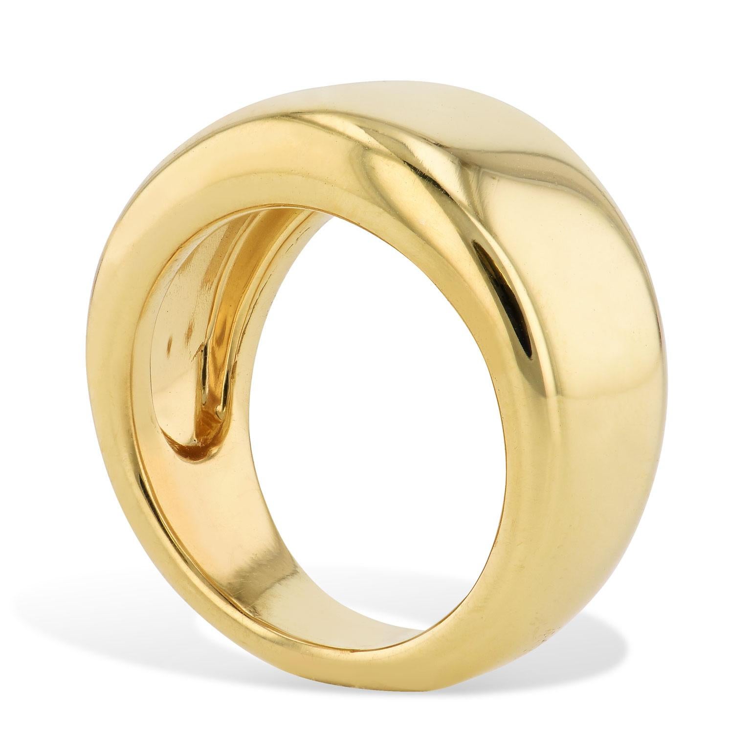 H&H 18 Karat Yellow Gold Designer Band Ring

This is a handmade, one of a kind ring by H&H Jewels.

This 18 karat yellow gold band ring is sleek and sumptuous as the smooth contours of the ring hug one’s finger. 
Enjoy the splendor of yellow gold