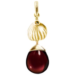 Eighteen Karat Yellow Gold Contemporary Fig Garden Pendant Necklace with Garnet 