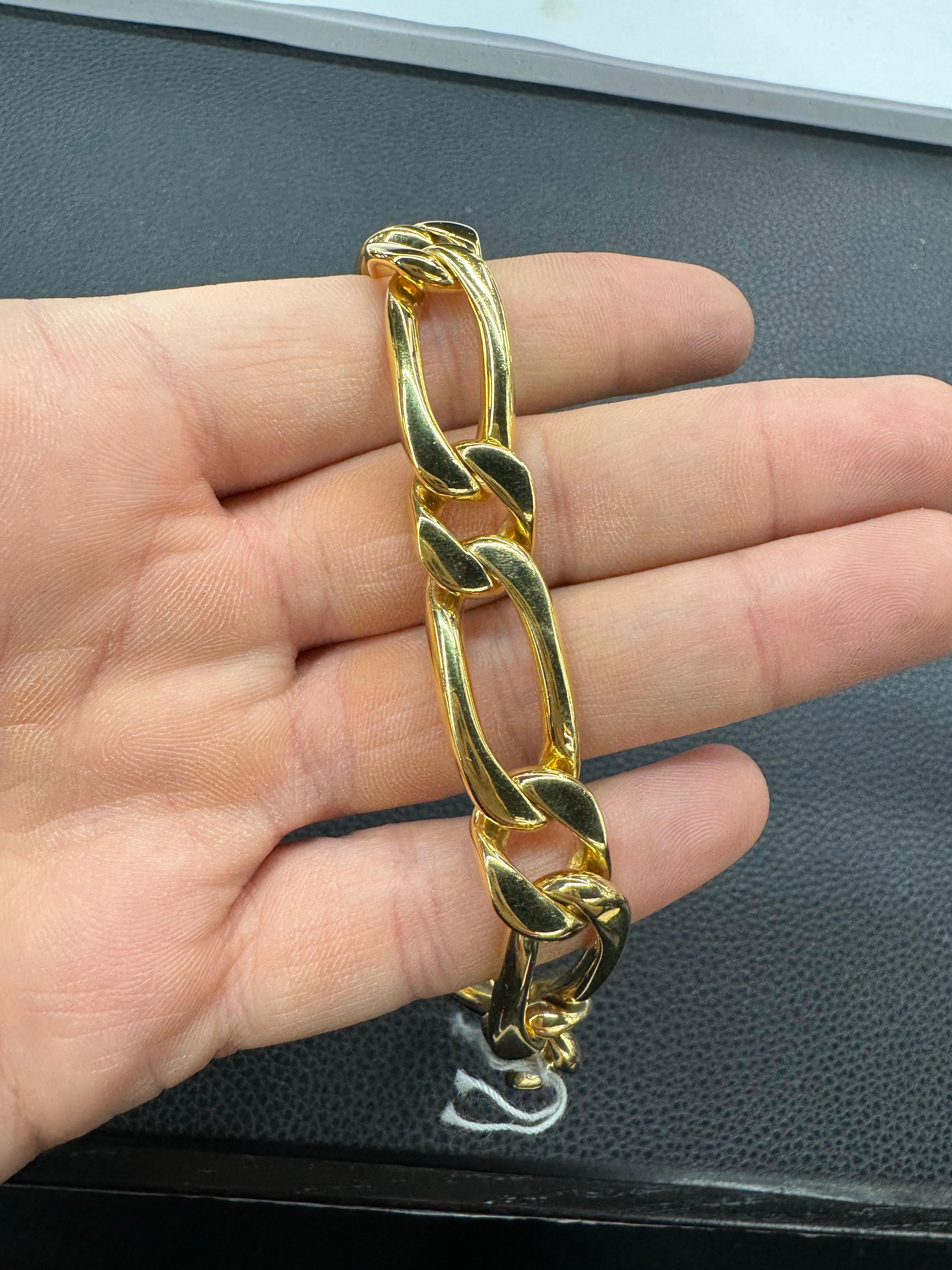 Contemporary 18 Karat Yellow Gold Figaro High Polished Link Bracelet 62.7 Grams 7.13 Inches For Sale