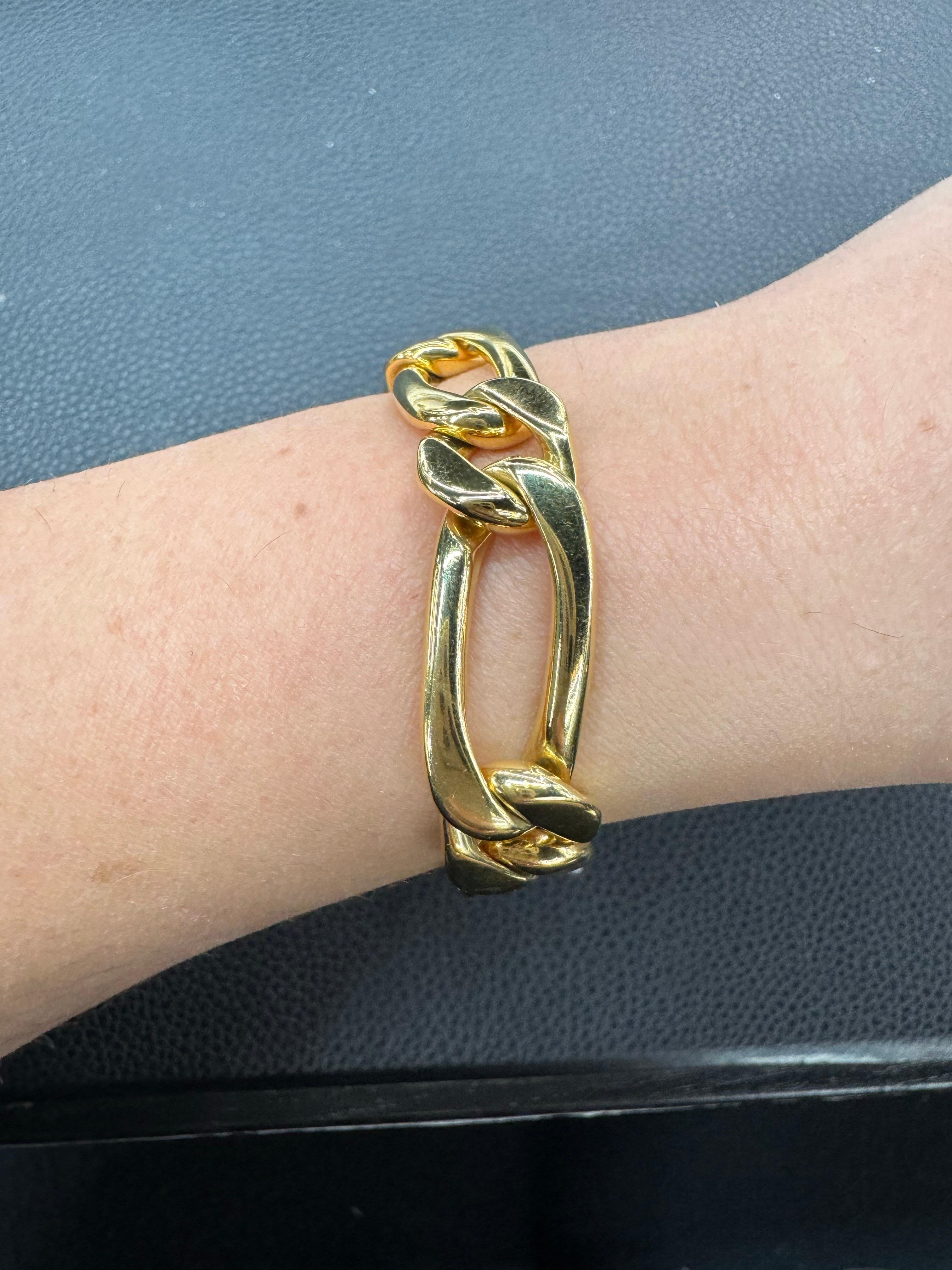18 Karat Yellow Gold Figaro High Polished Link Bracelet 62.7 Grams 7.13 Inches In Excellent Condition For Sale In New York, NY
