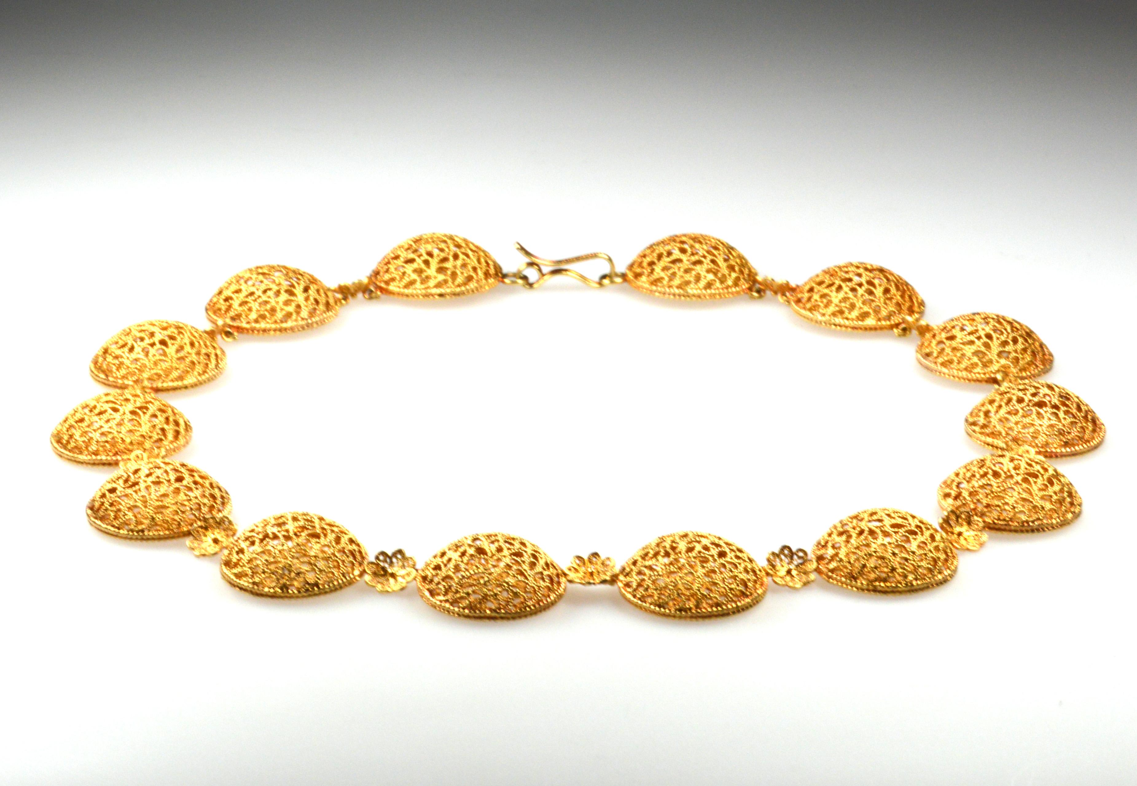 Attractive 18 karat yellow gold necklace from the Filidoro collection of the Italian brand Buccellati. 
The necklace is designed as fourteen openwork round motifs interspaced by delicate filigree flowers, secured by a hook clasp. 
It is light,