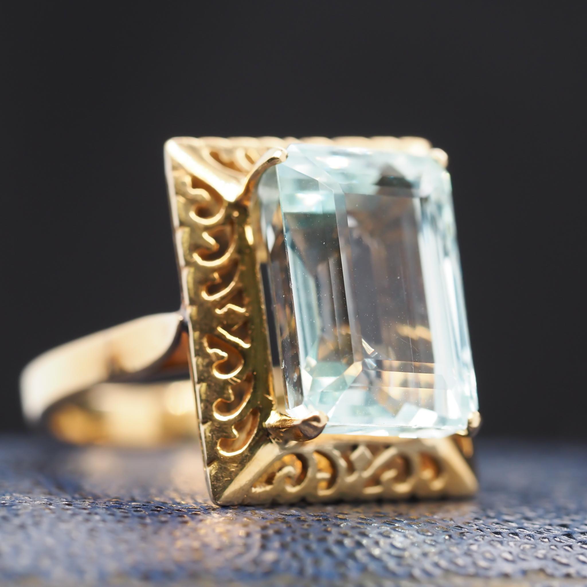 Ring Size: 7.5
Metal Type: 18K Yellow Gold [Hallmarked, and Tested]
Weight: 8.6 grams

Aquamarine Details: Light Blue, Natural, 8.00CT, Emerald Cut

Band Width: 2mm
