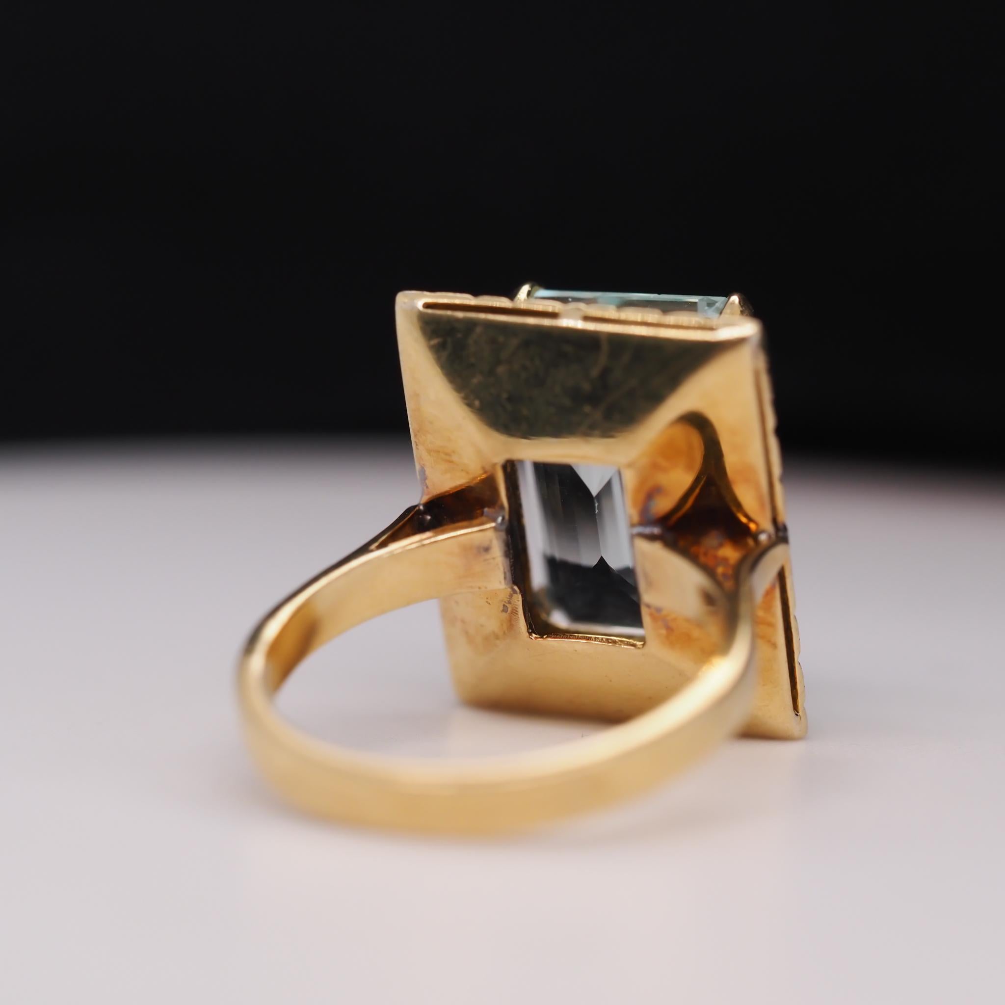 Contemporary 18 Karat Yellow Gold Filigree 8.00 carat Emerald Cut Aquamarine Ring For Sale