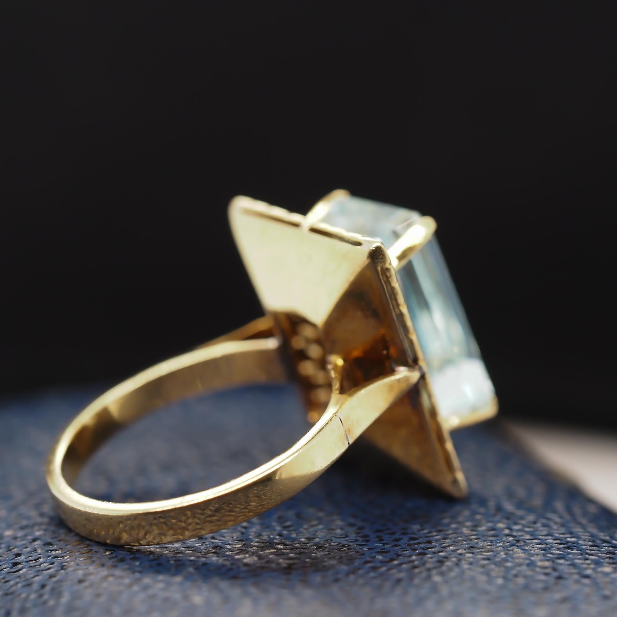 Women's or Men's 18 Karat Yellow Gold Filigree 8.00 carat Emerald Cut Aquamarine Ring For Sale