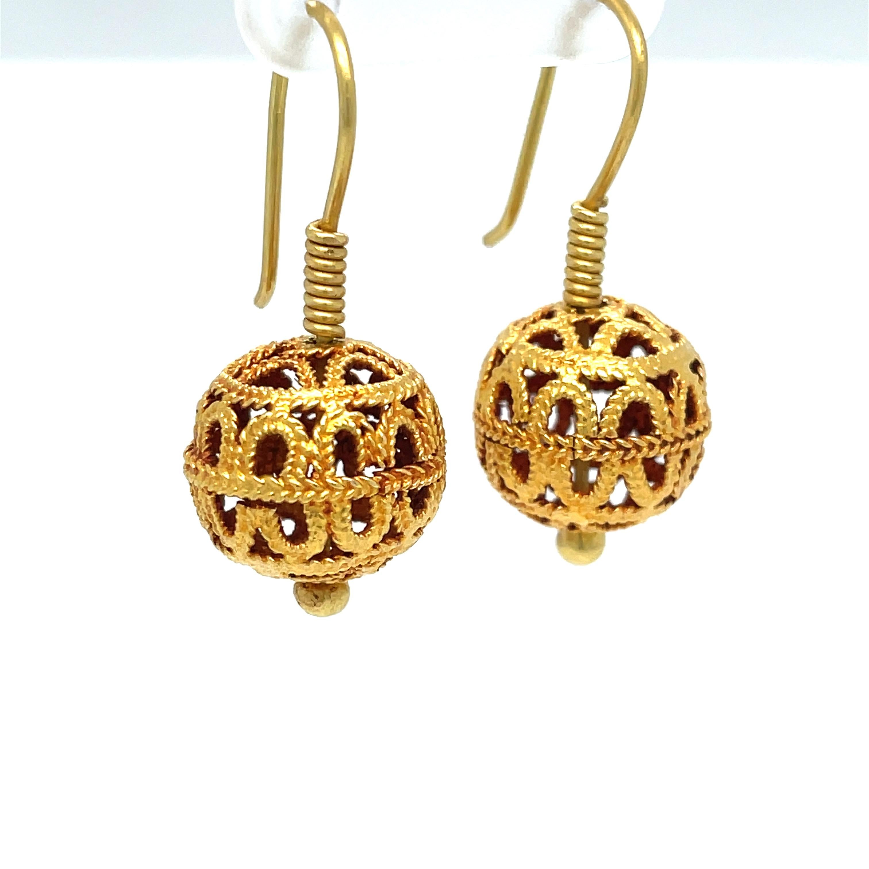 18 Karat Yellow Gold Filigree Ball Drop Earrings For Sale 1