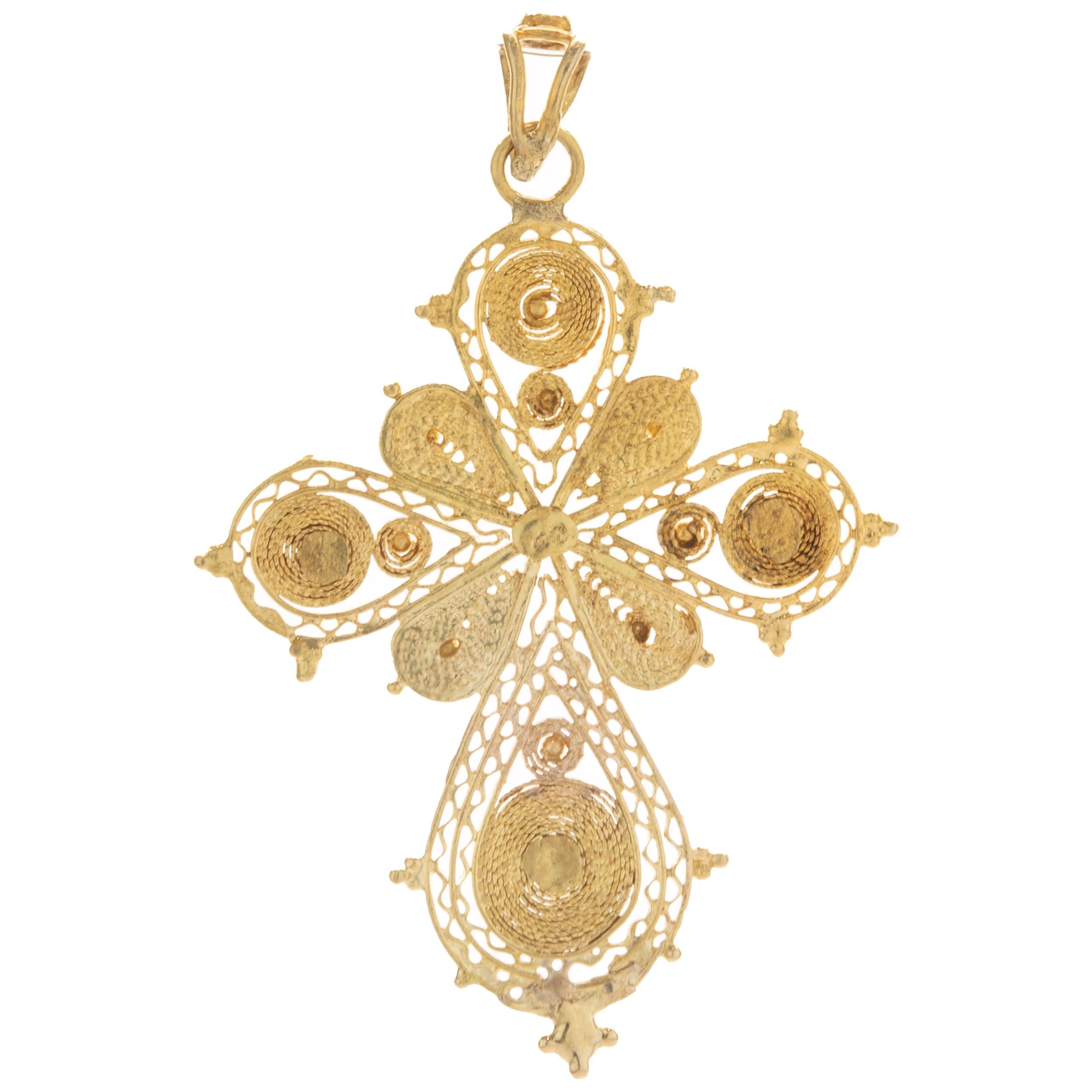 Material: 18K yellow gold
Dimensions: pendant measures 43.25 x 28.75mm
Weight: 2.95 grams
