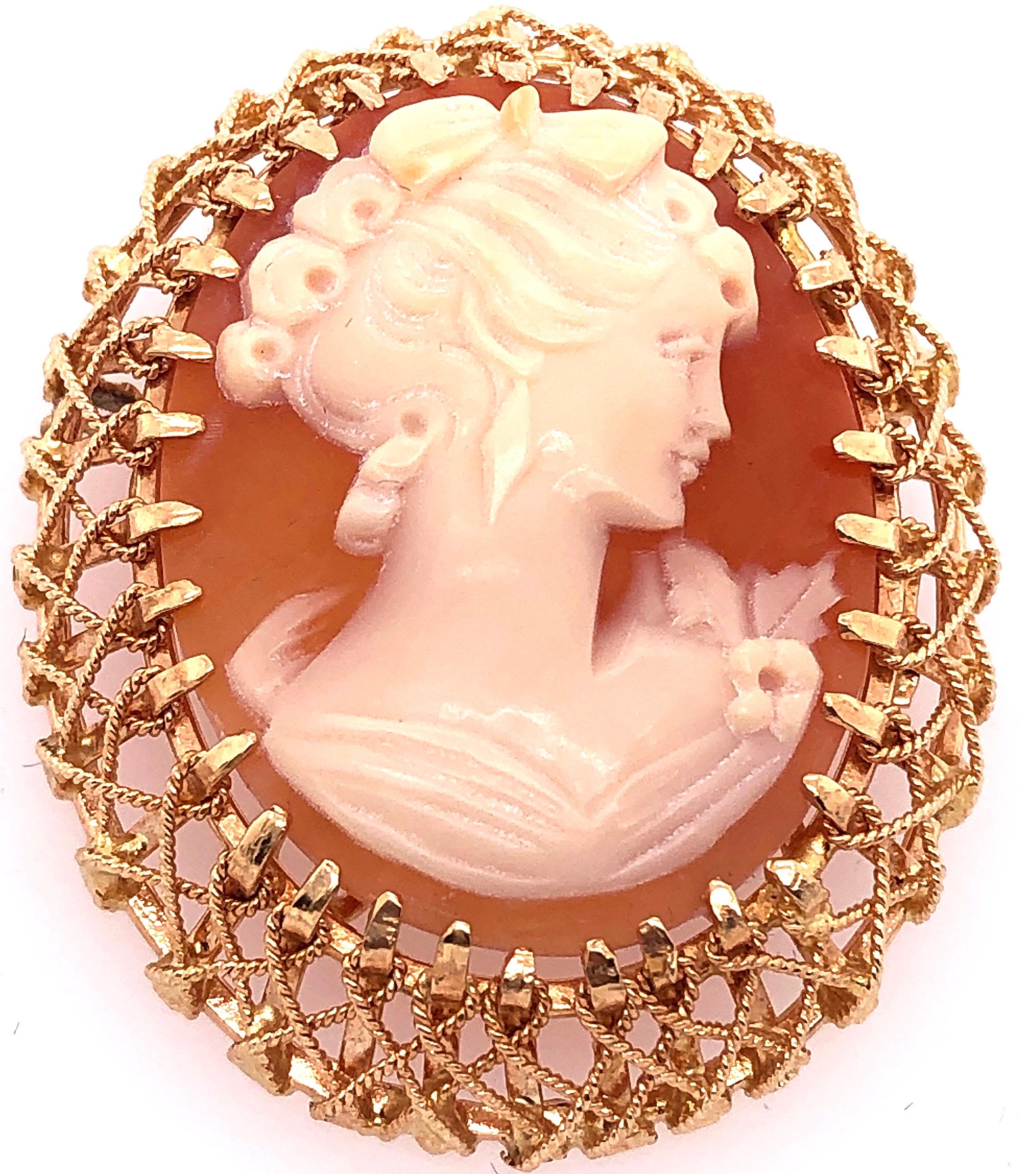 Pendentif en or jaune 18 carats à motif filigrane avec camée de profil de femme en vente 3