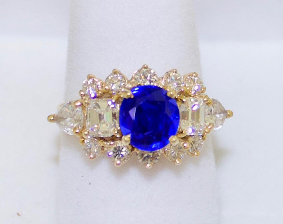 No Heat Sapphire and Diamond Ring in 18k GIA Certified For Sale 1