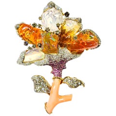 Broche appât en or jaune 18 carats avec opale de feu, corail et diamants roses