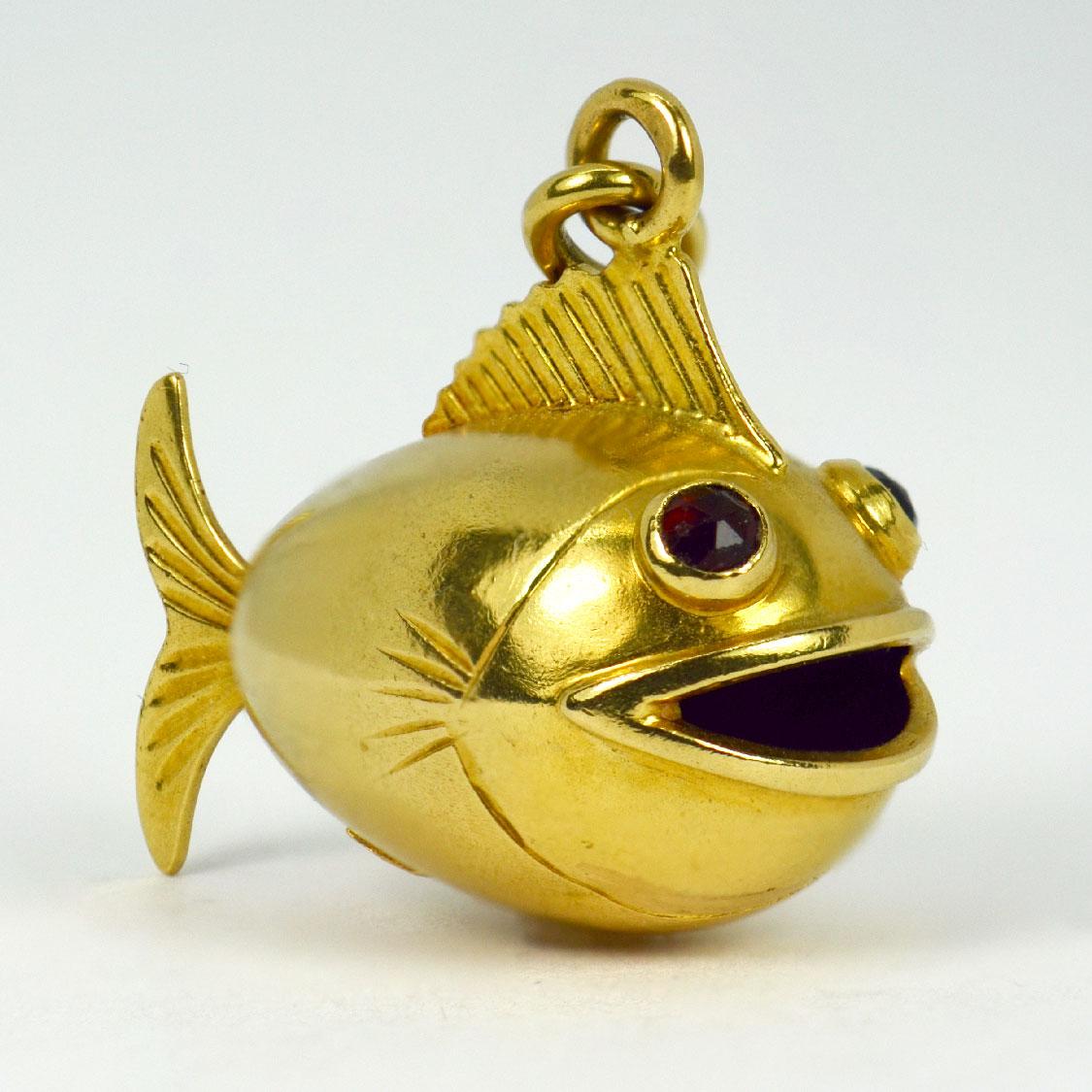 18 Karat Yellow Gold Fish Charm Pendant In Good Condition In London, GB