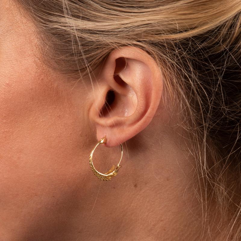 18 Karat Yellow Gold Fish Hoop Earrings In Excellent Condition In Houston, TX