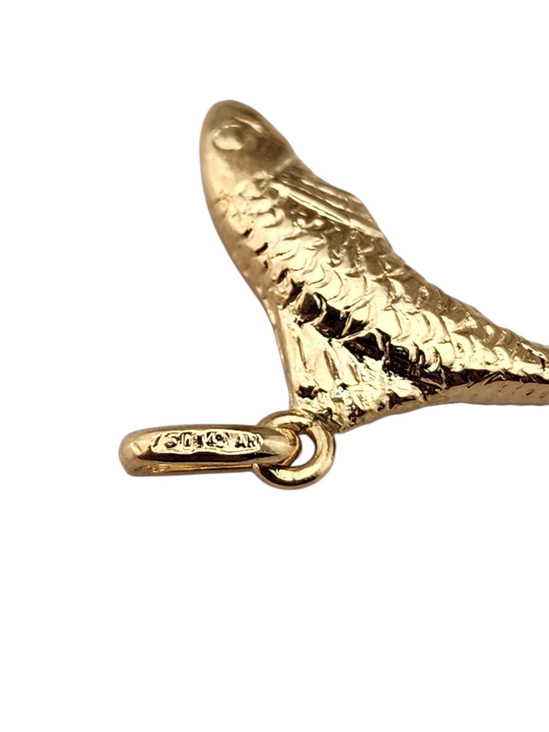 Ciondolo a forma di pesce in oro giallo 18 carati #23173 in vendita 2