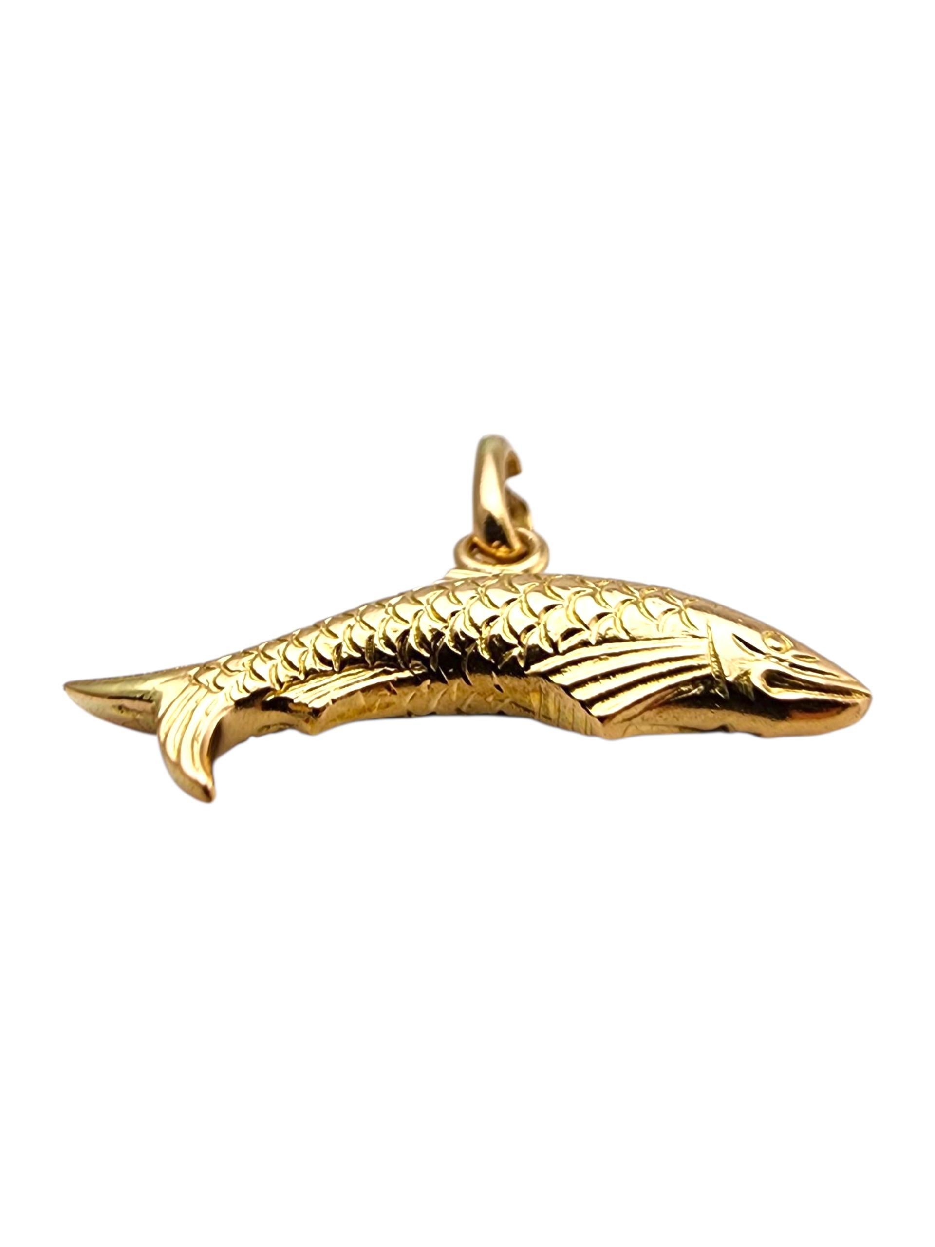 Pendentif poisson en or jaune 18 carats #23575 en vente 1