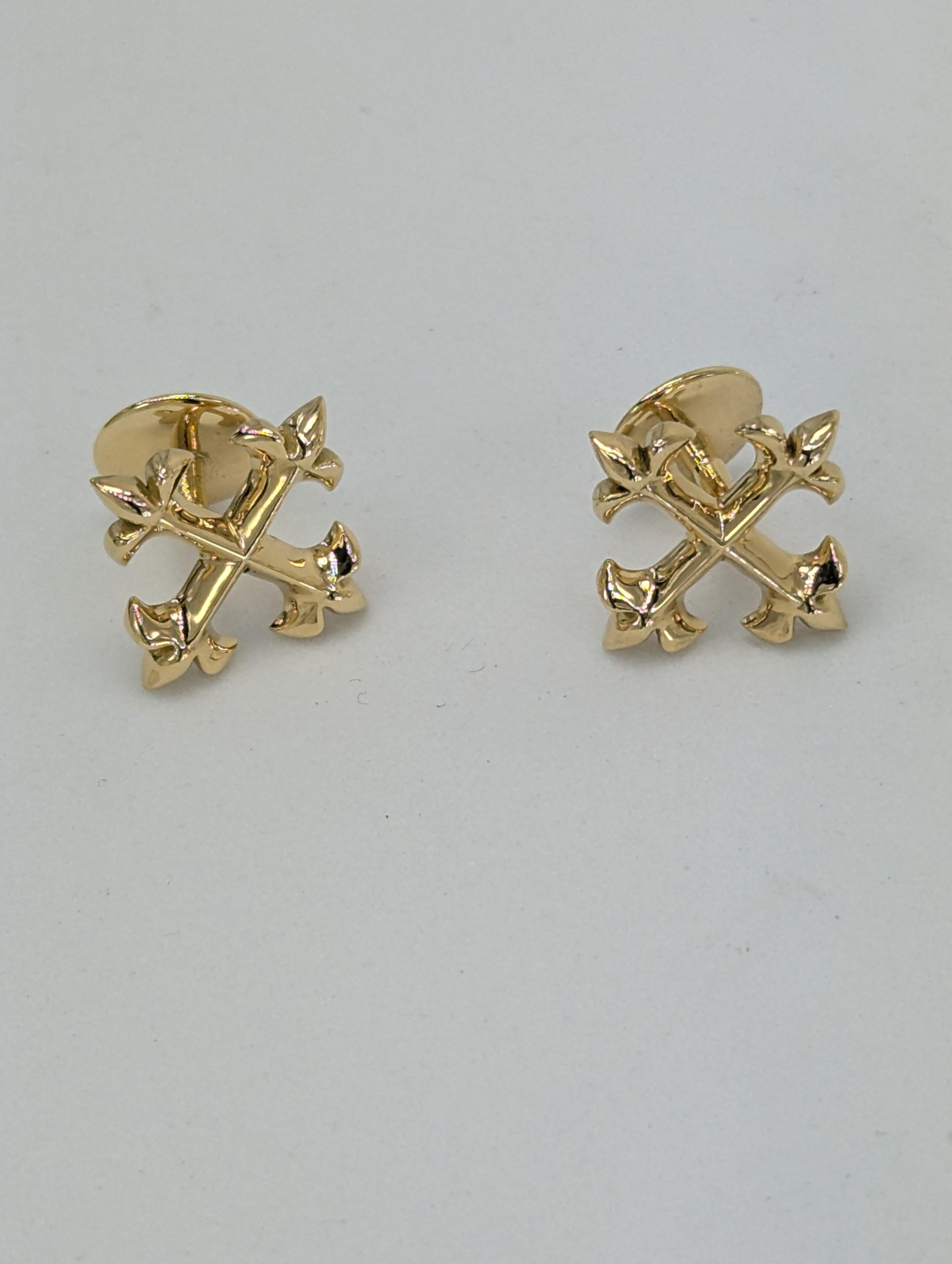 Contemporary 18 Karat Yellow Gold Fleur de Lis Cross Cuff Links For Sale
