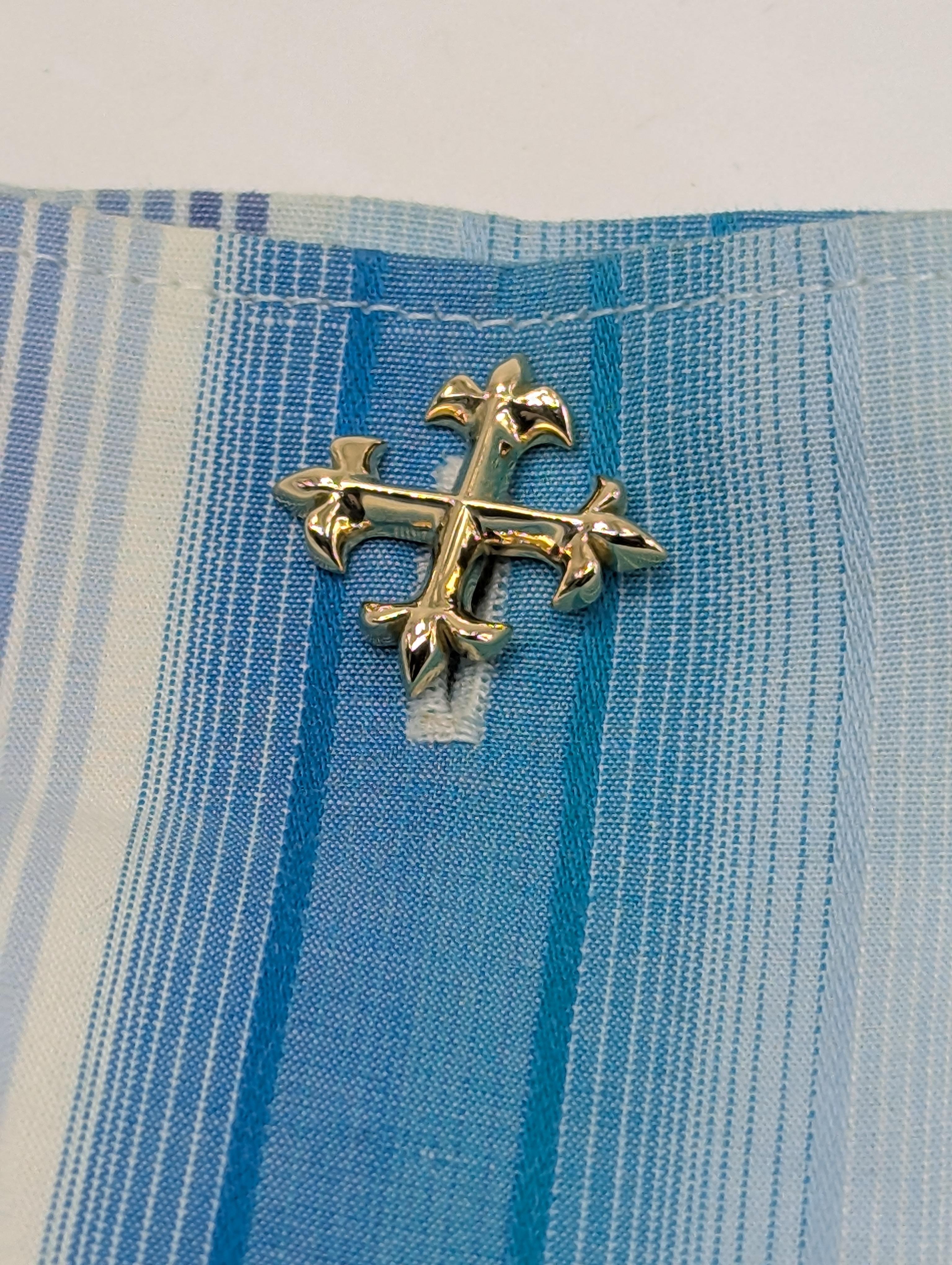 Men's 18 Karat Yellow Gold Fleur de Lis Cross Cuff Links For Sale