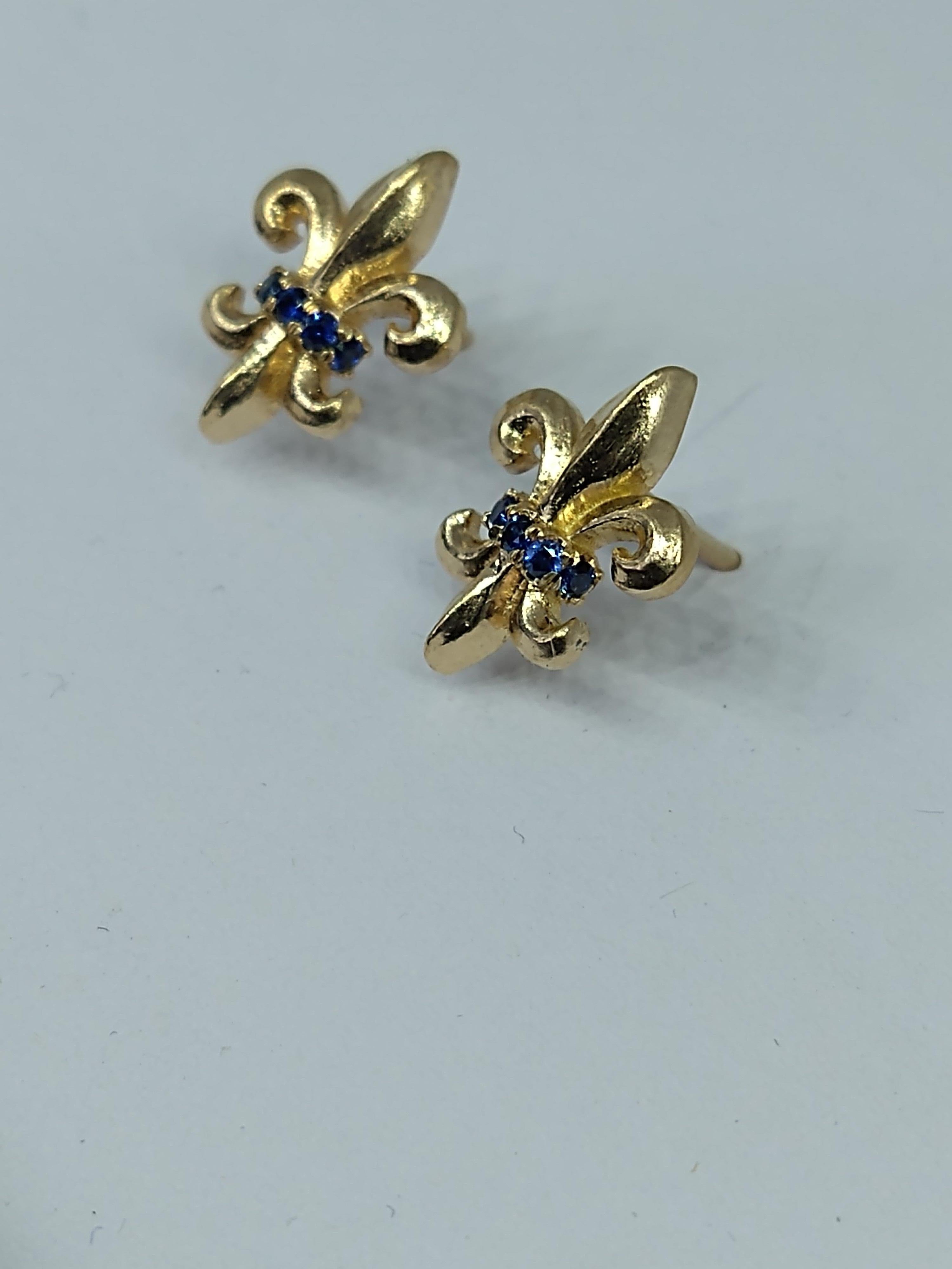 Women's 18 Karat Yellow Gold Fleur-de-Lys Sapphire Stud Earrings For Sale