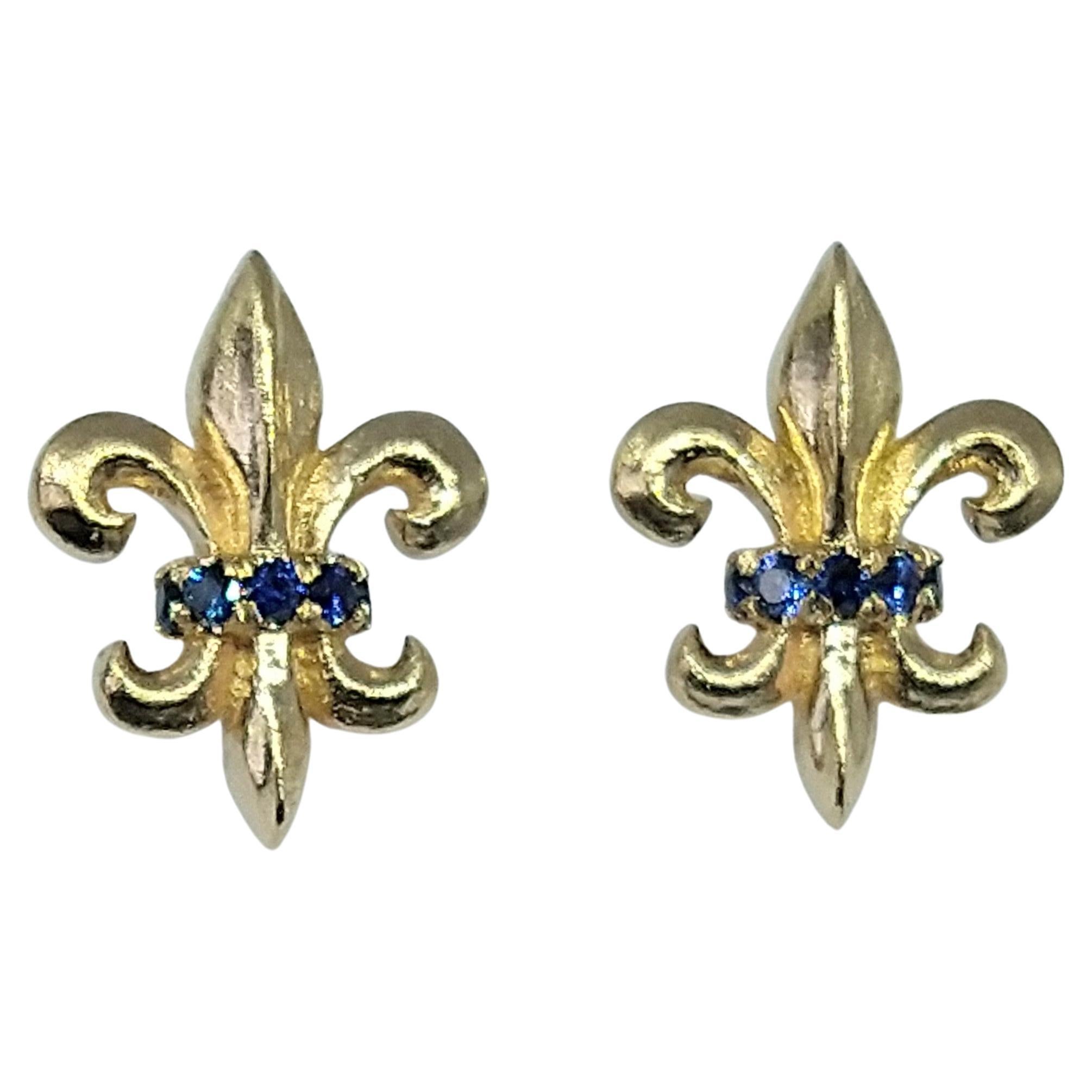 18 Karat Yellow Gold Fleur-de-Lys Sapphire Stud Earrings For Sale