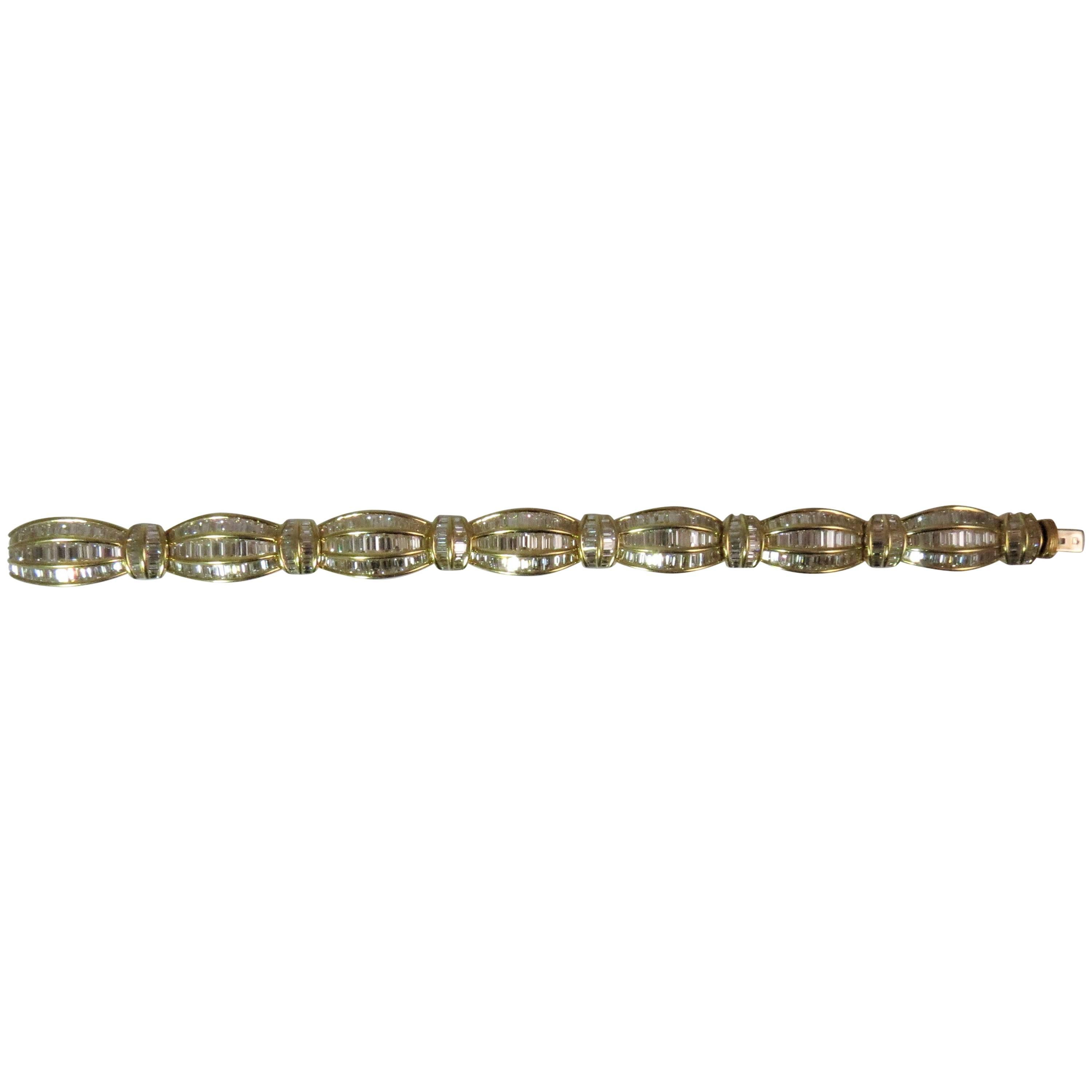 Pulsera Flexible de Oro Amarillo de 18 Kilates con Diamantes Baguette