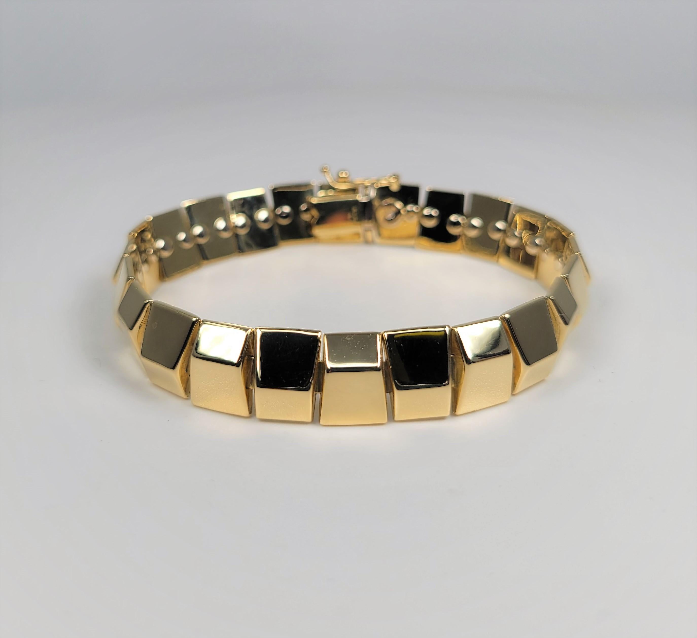 18 Karat Yellow Gold Flexible Link Bracelet In Good Condition In Dallas, TX