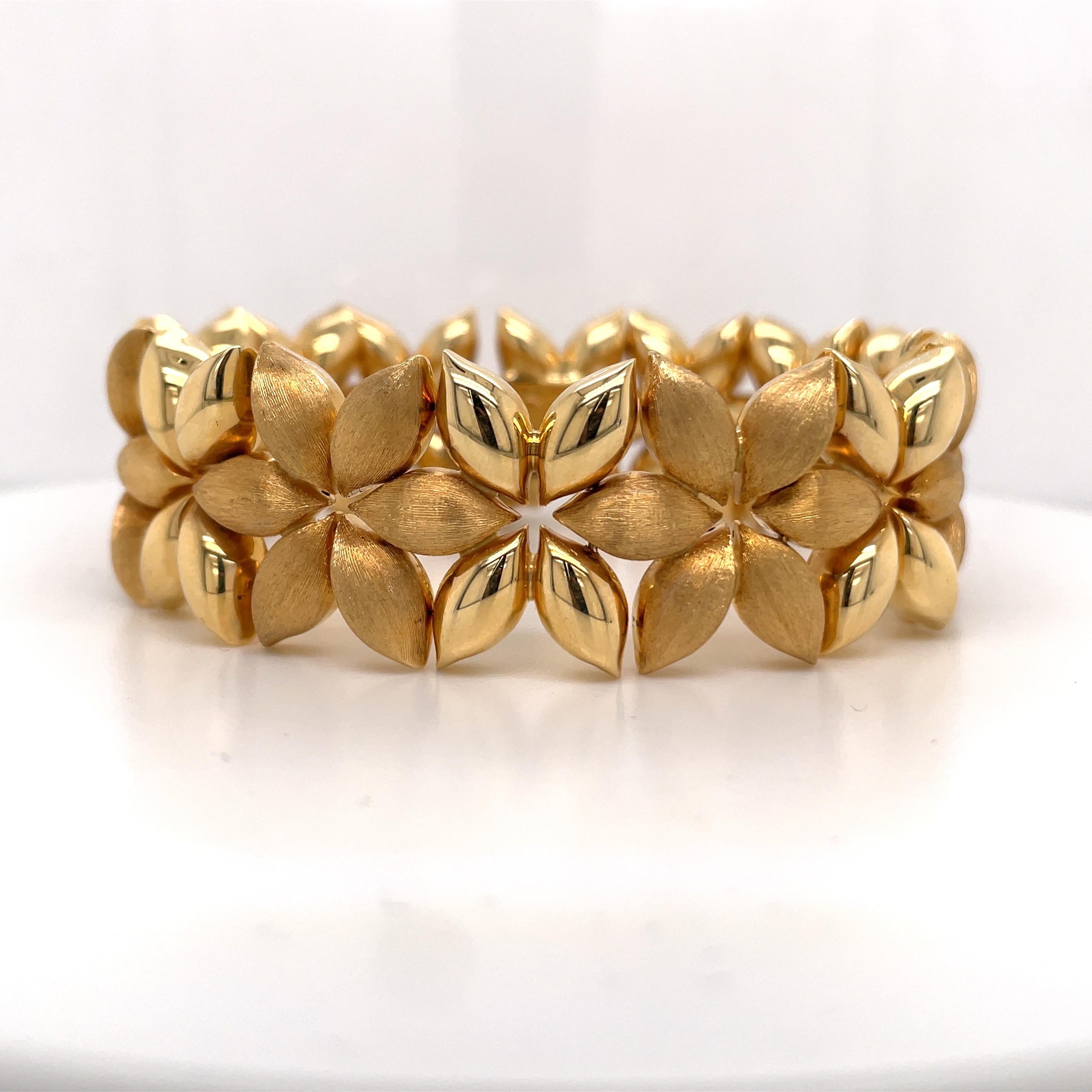 Contemporary 18 Karat Yellow Gold Floral Wide Bracelet 51.2 Grams Made in Italy For Sale