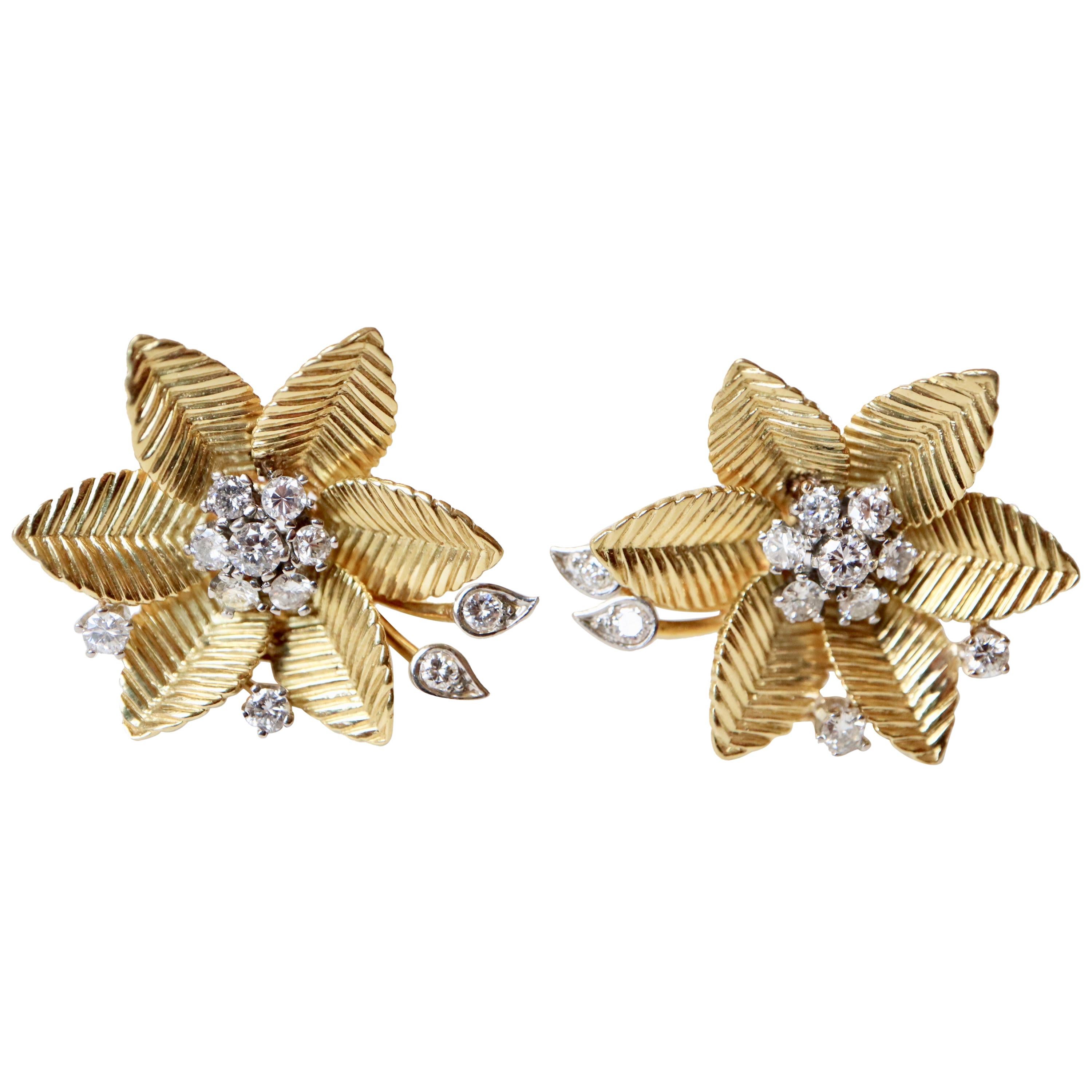 Blumen-Clip-Ohrringe aus 18 Karat Gelbgold  und Diamanten Pistill, 1950er Jahre