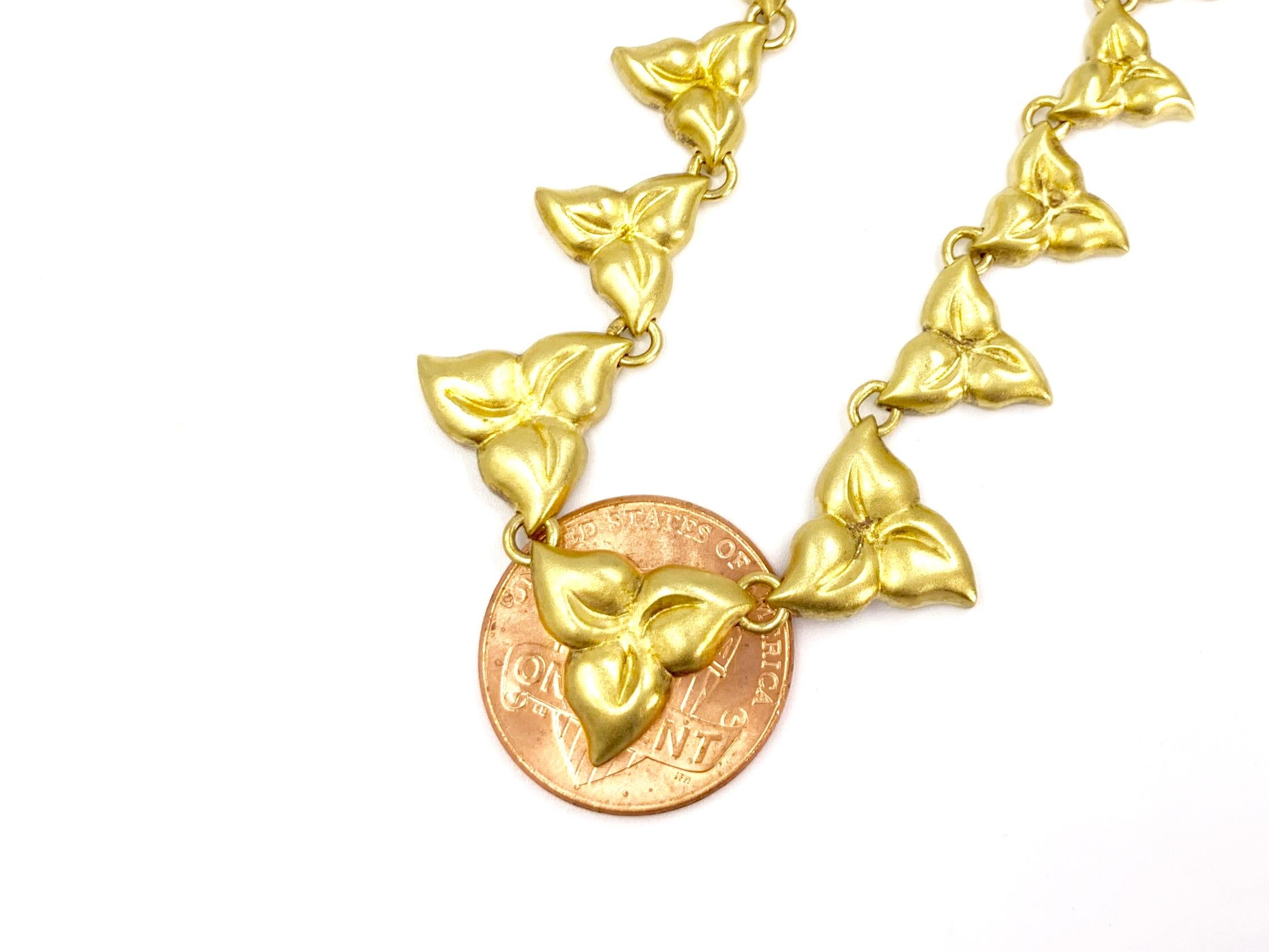 18 Karat Yellow Gold Flower Link Necklace For Sale 4