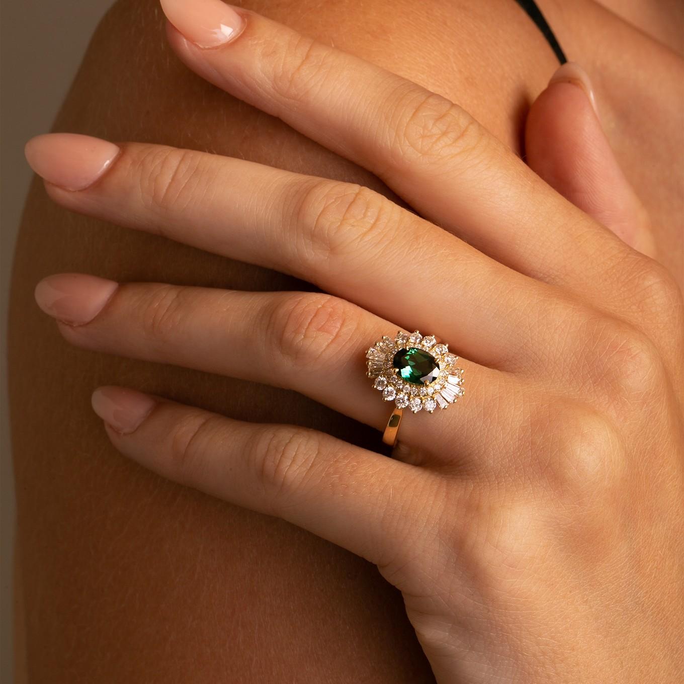 Art déco Bague ballerine en or jaune 18 carats avec diamants et tourmaline en vente