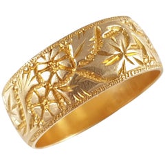 18 Karat Yellow Gold Foliate Engraved Wedding Band Ring Birmingham, 1914