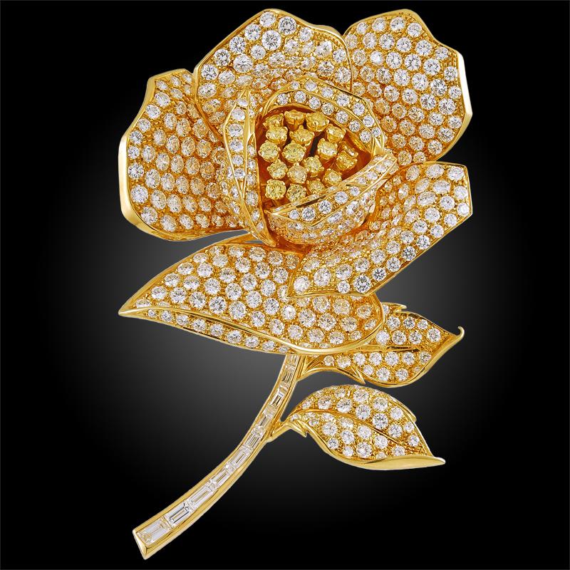 Yellow Gold Flower Brooch with Four Interchangeable Pistils In Good Condition For Sale In New York, NY