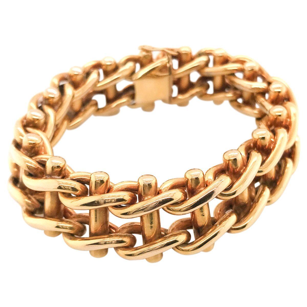 A series of curb links and bars makes this beautiful 18k yellow gold French ladder bracelet a standout! One of my favorite pieces in the collection at the moment, its flexible, wearable and very stylish - what more can you ask for. Fashioned in 18k