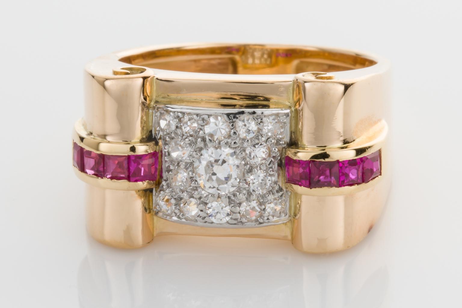 So Chic! This fabulously stylish French Tank ring excludes class with high polish 18k yellow gold set with an old European cut diamond to the centre surrounded by single cut diamonds. Accented by 8 square cut rubies (untested) on the shoulders with