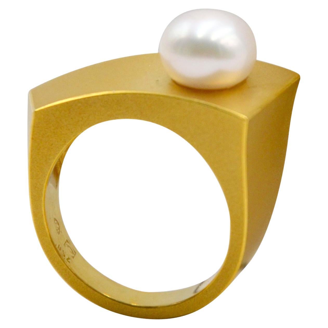 18 Karat Yellow Gold Freshwater Pearl Cocktail Ring For Sale