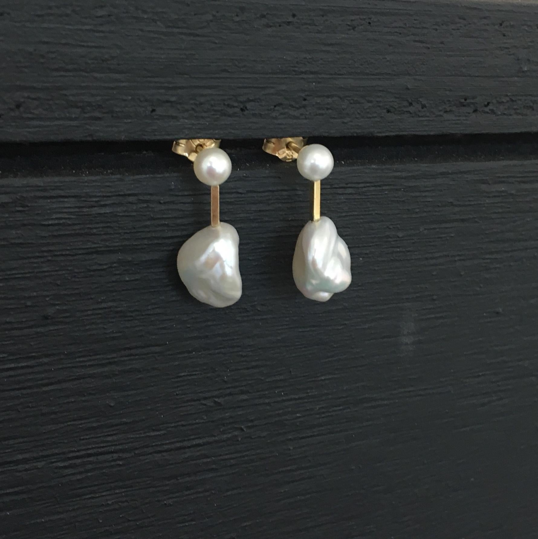 Round Cut  18-Karat Yellow Gold Freshwater Pearls Earrings For Sale