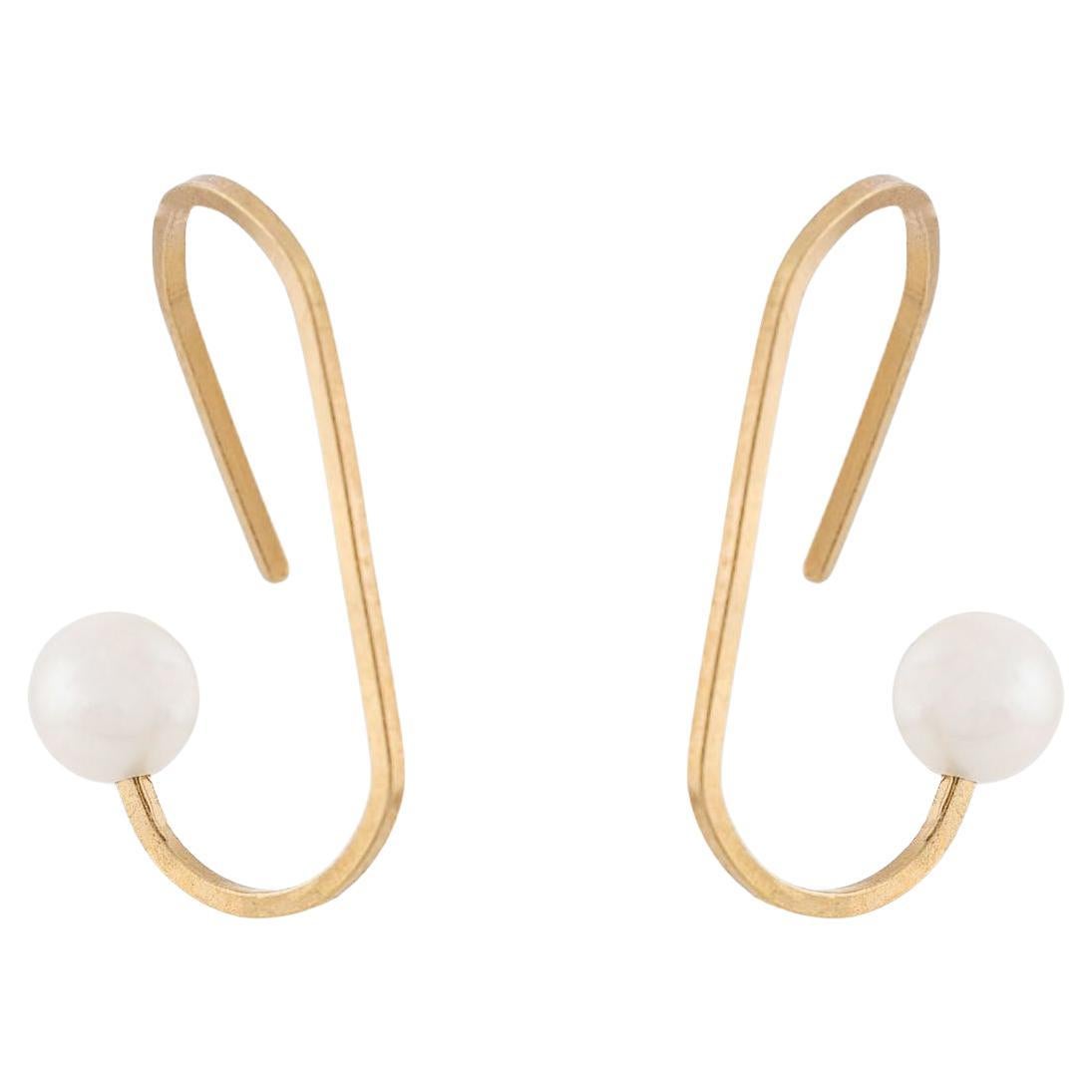 18-Karat Yellow Gold Freshwater Pearls Forging Line Paper Clip Fine Earrings For Sale