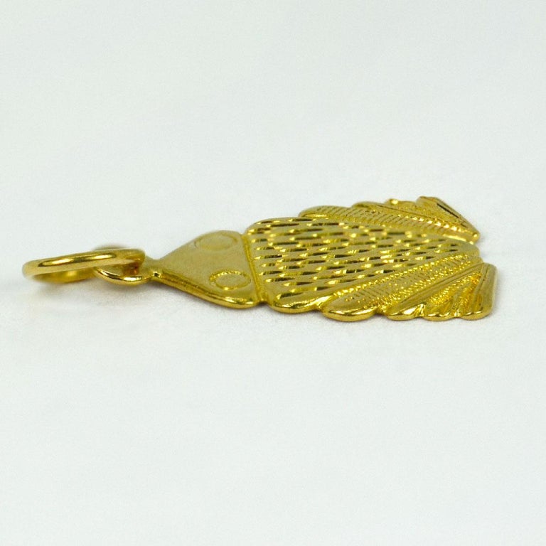 18 Karat Yellow Gold Frog Charm Pendant In Good Condition For Sale In London, GB