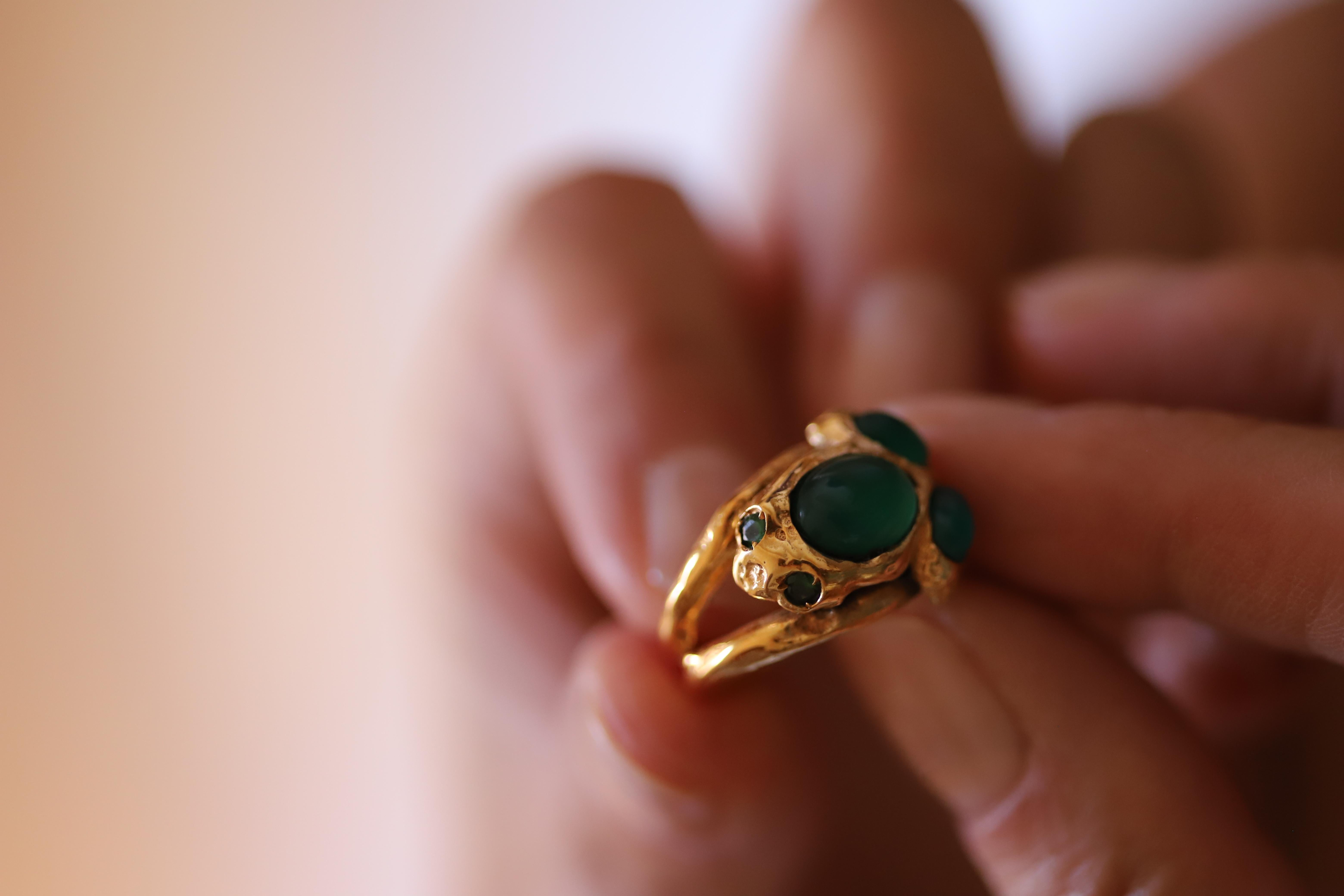 18 Karat Yellow Gold Frog Green Agate Tzavorite Eyes Pinky Surrealist  Ring For Sale 6
