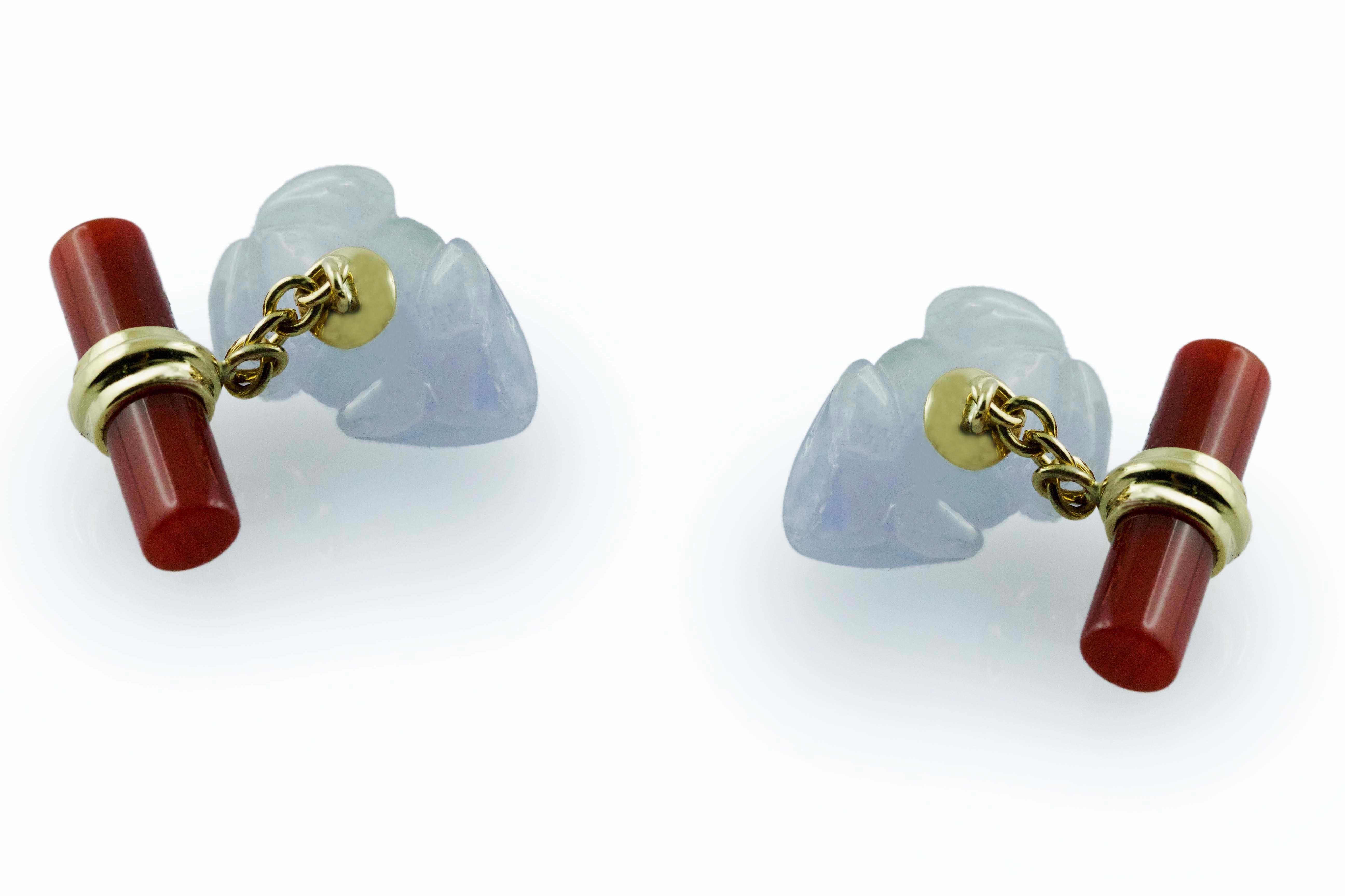 Mixed Cut 18 Karat Yellow Gold Frog in Lavender Jade and Carnelian Cufflinks For Sale