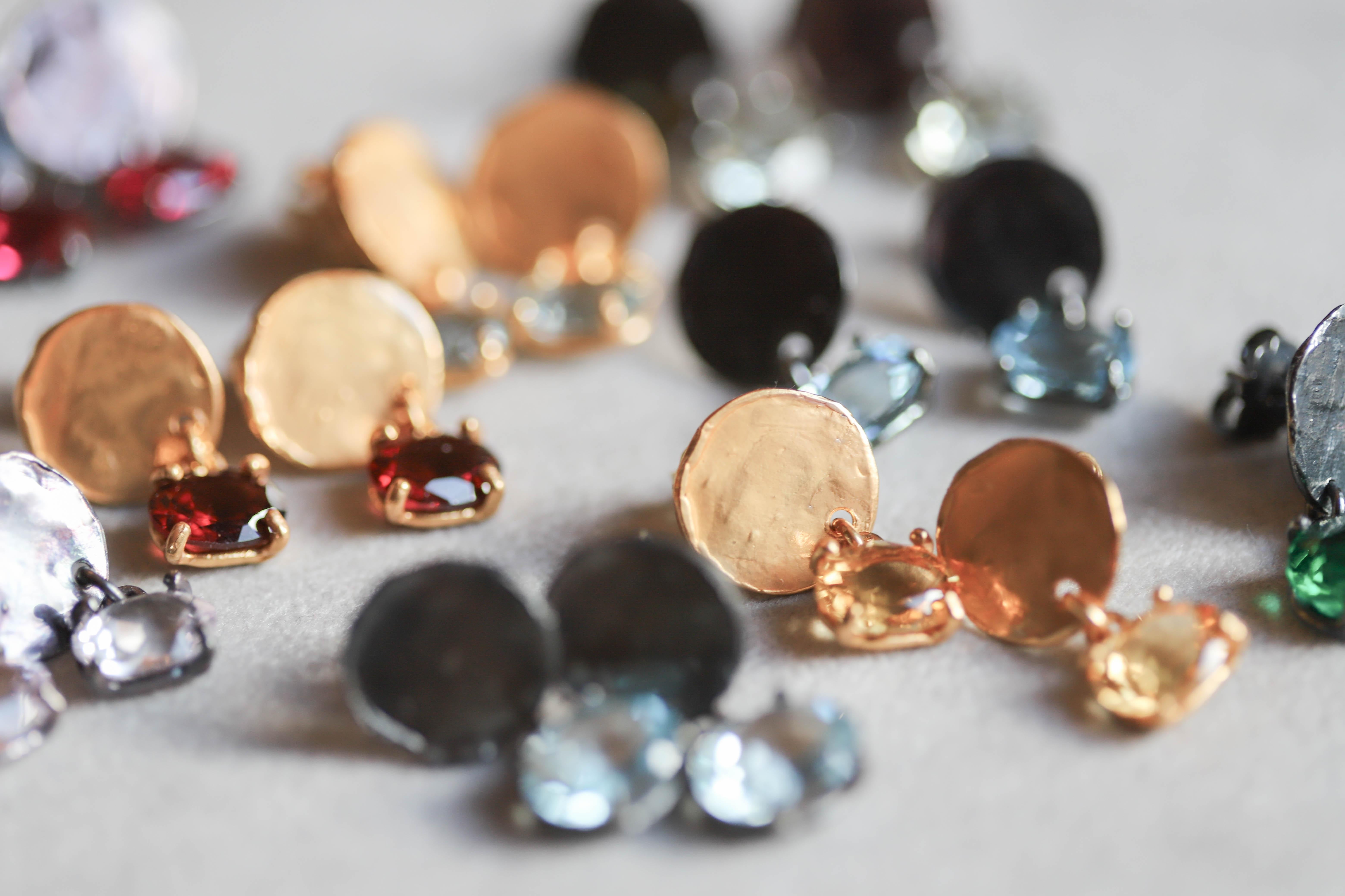 Pendientes Colgantes Diseño Artesanal Luna Burdeos Granate Oro Amarillo 18 Kilates en venta 3