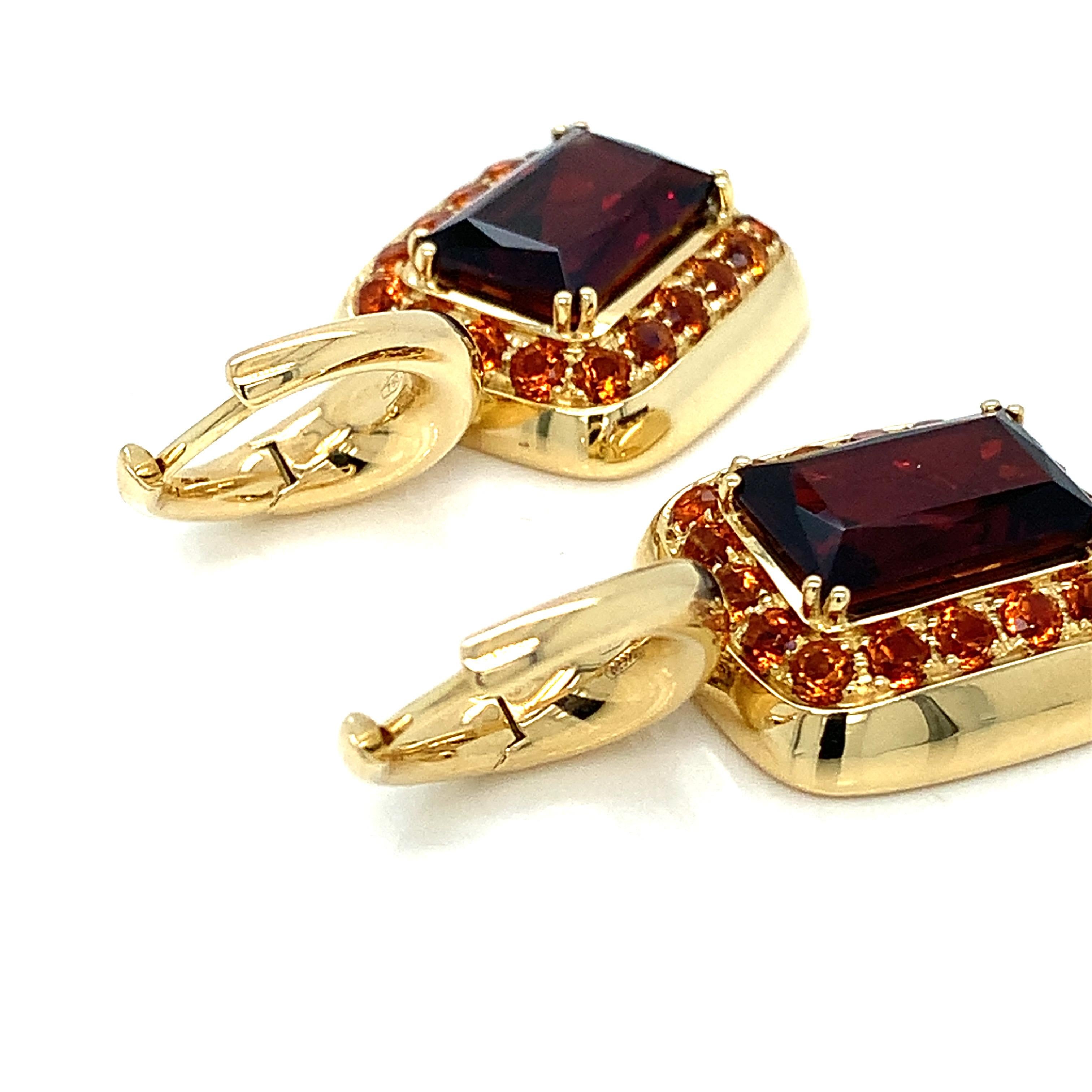 18 Karat Yellow Gold Garnet Centerstone and Citrine Hanging Earrings For Sale 2