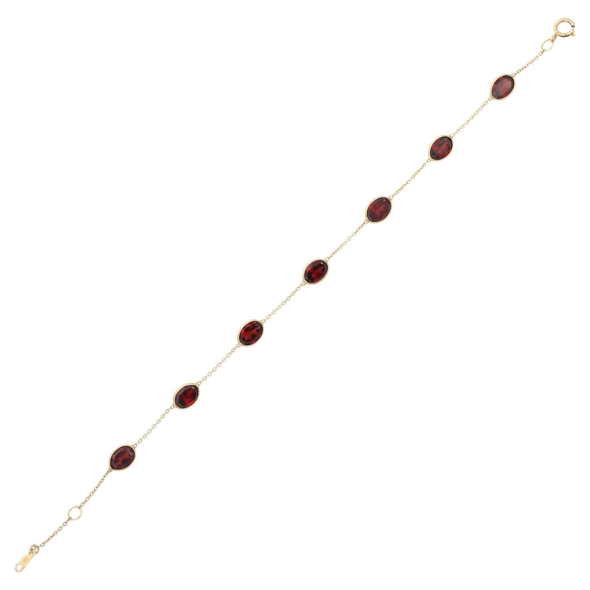 Modern 18 Karat Yellow Gold Garnet Chain Bracelet For Sale