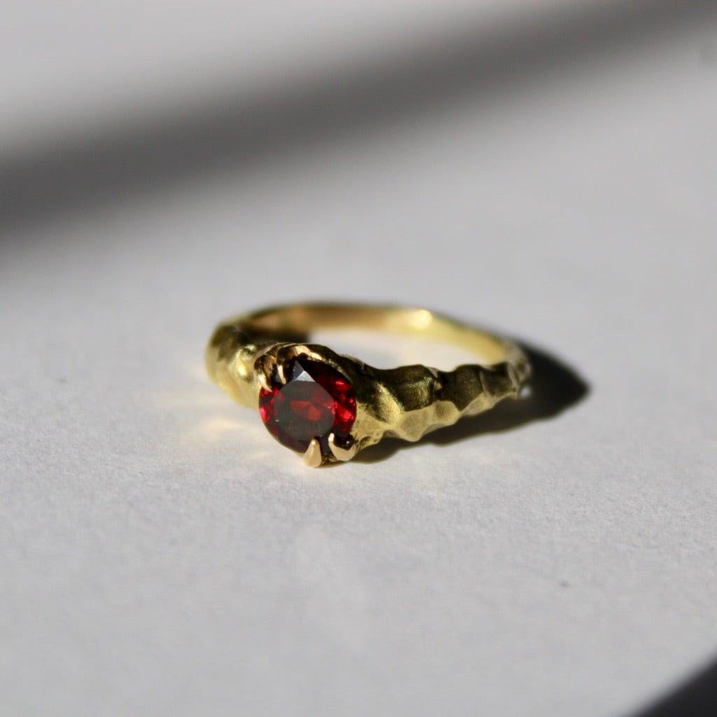 For Sale:  18 Karat Yellow Gold Garnet Solitaire Ring 4