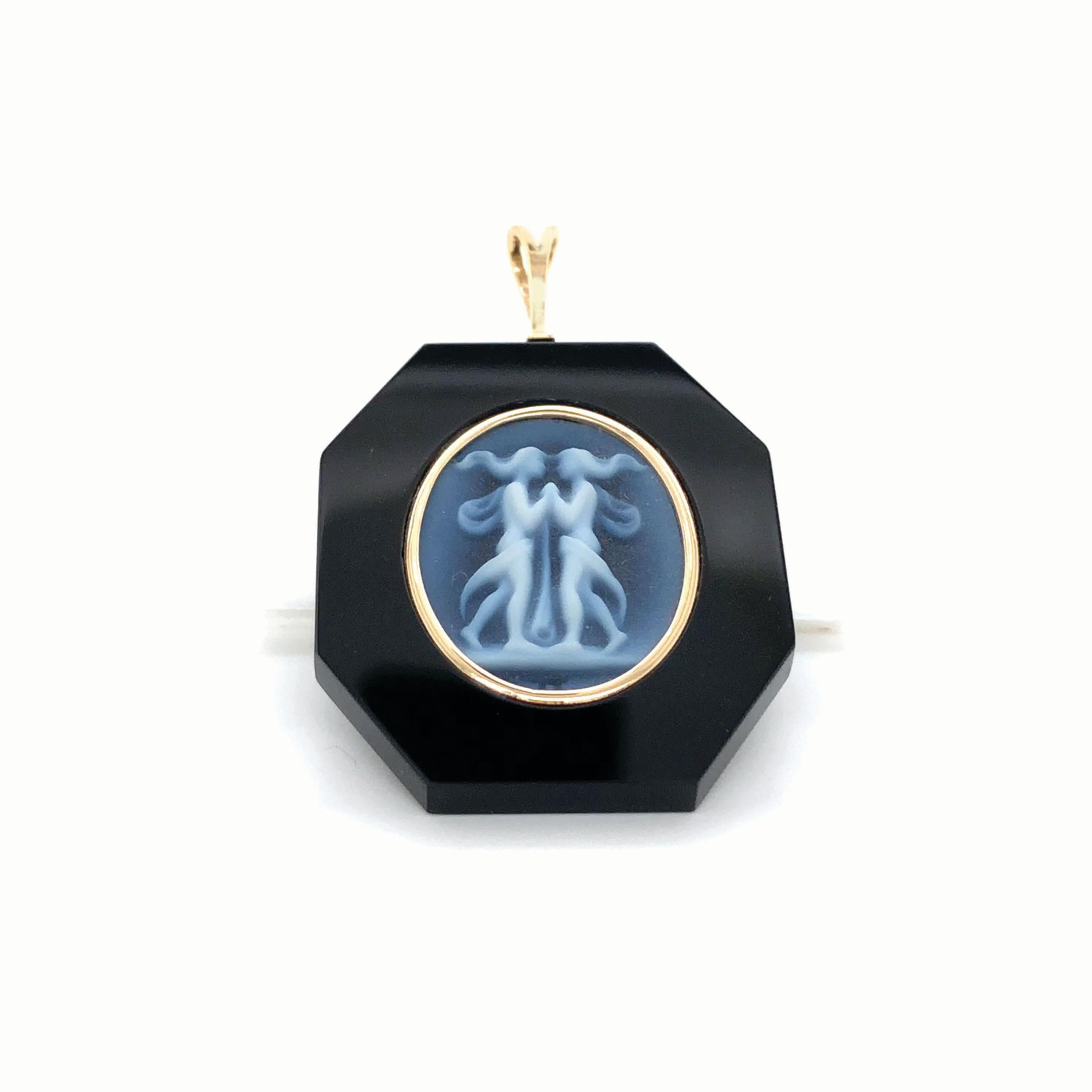 18 Karat Yellow Gold Gemini Zodiac Agate Cameo Black Onyx Pendant Necklace For Sale 5