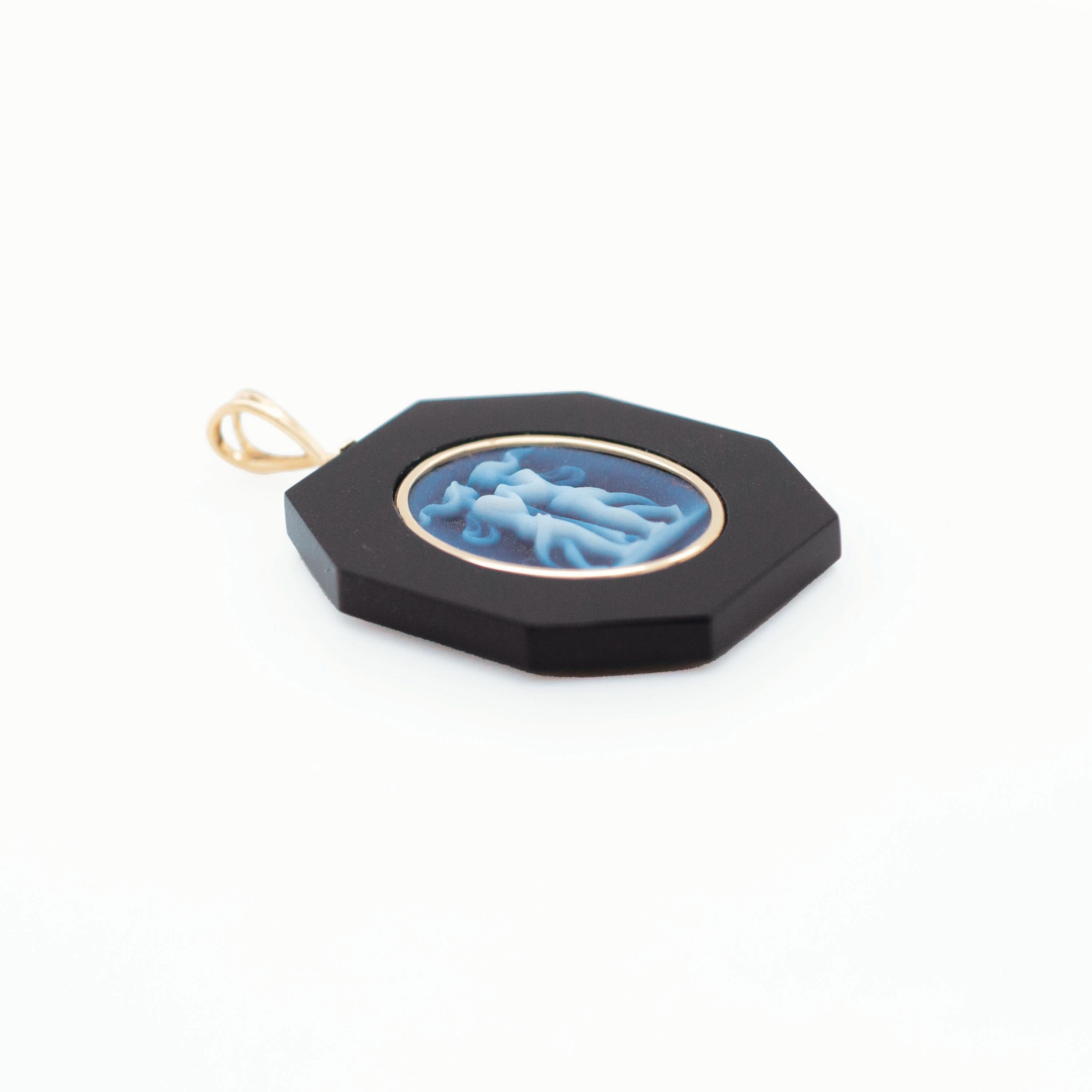 18 Karat Yellow Gold Gemini Zodiac Agate Cameo Black Onyx Pendant Necklace For Sale 6